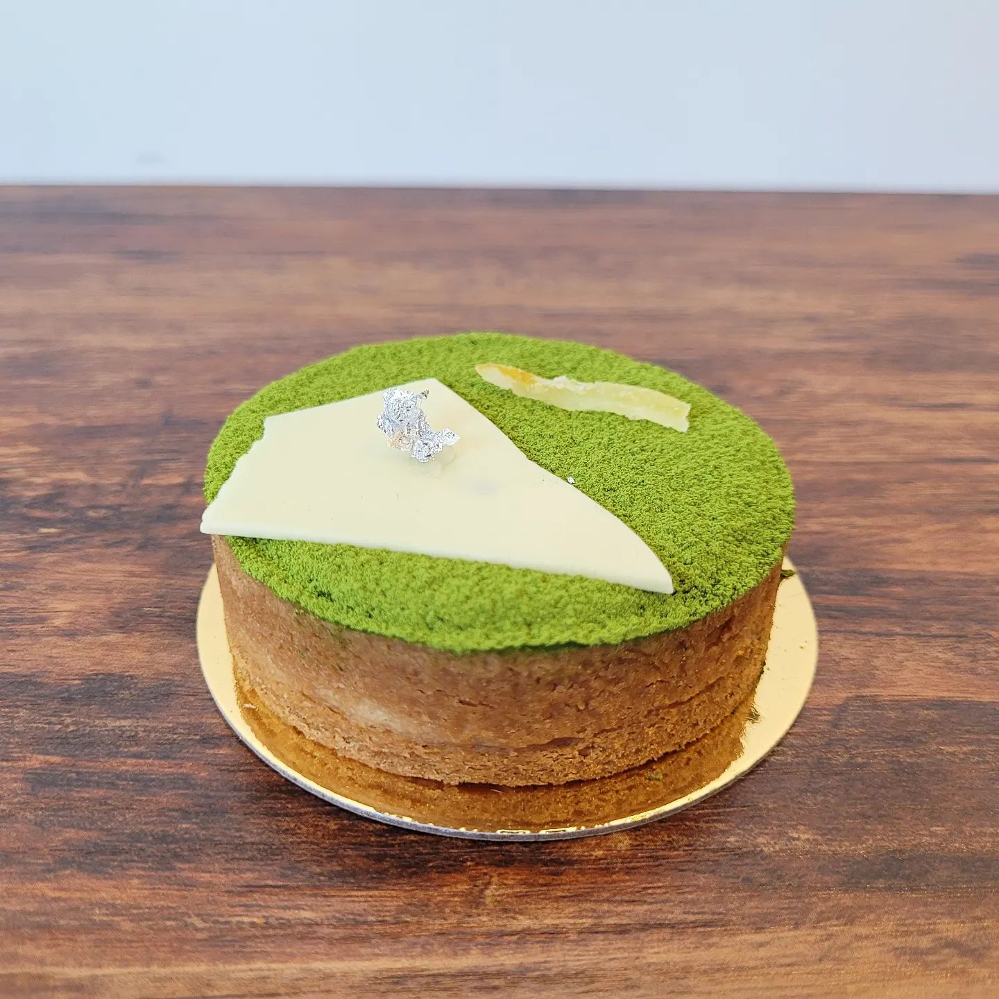 tart dusted with vibrant green matcha powder