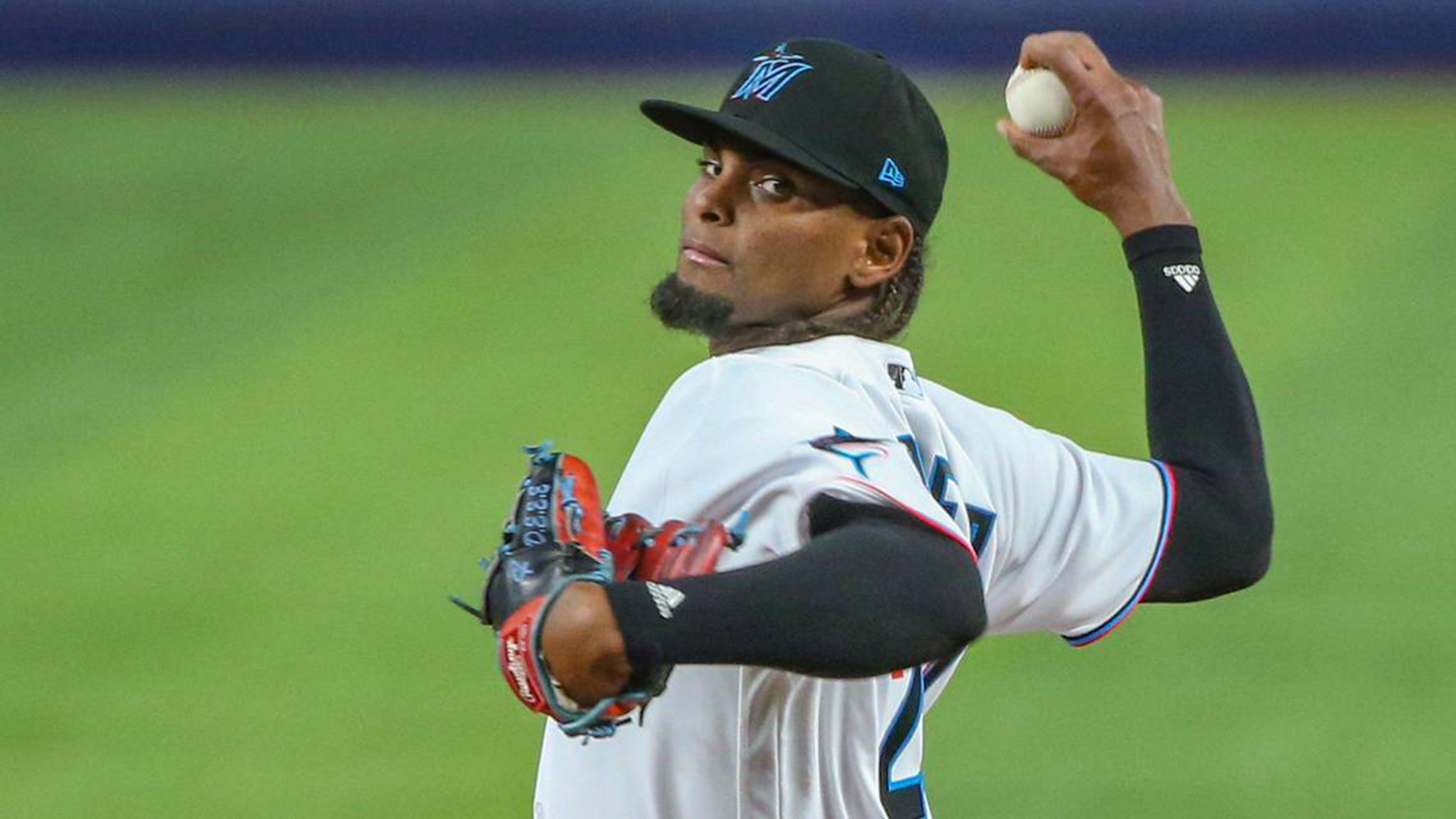 Miami Marlins starting pitcher Edward Cabrera (27) pitches in the first inning against the Washington Nationals at loanDepot park in Miami on Tuesday, June 7, 2022.