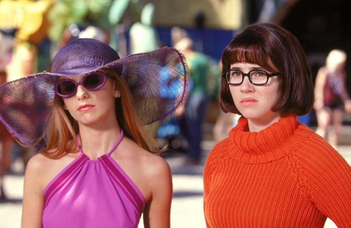 daphne and velma on vacation in the 2002 Scooby Doo movie