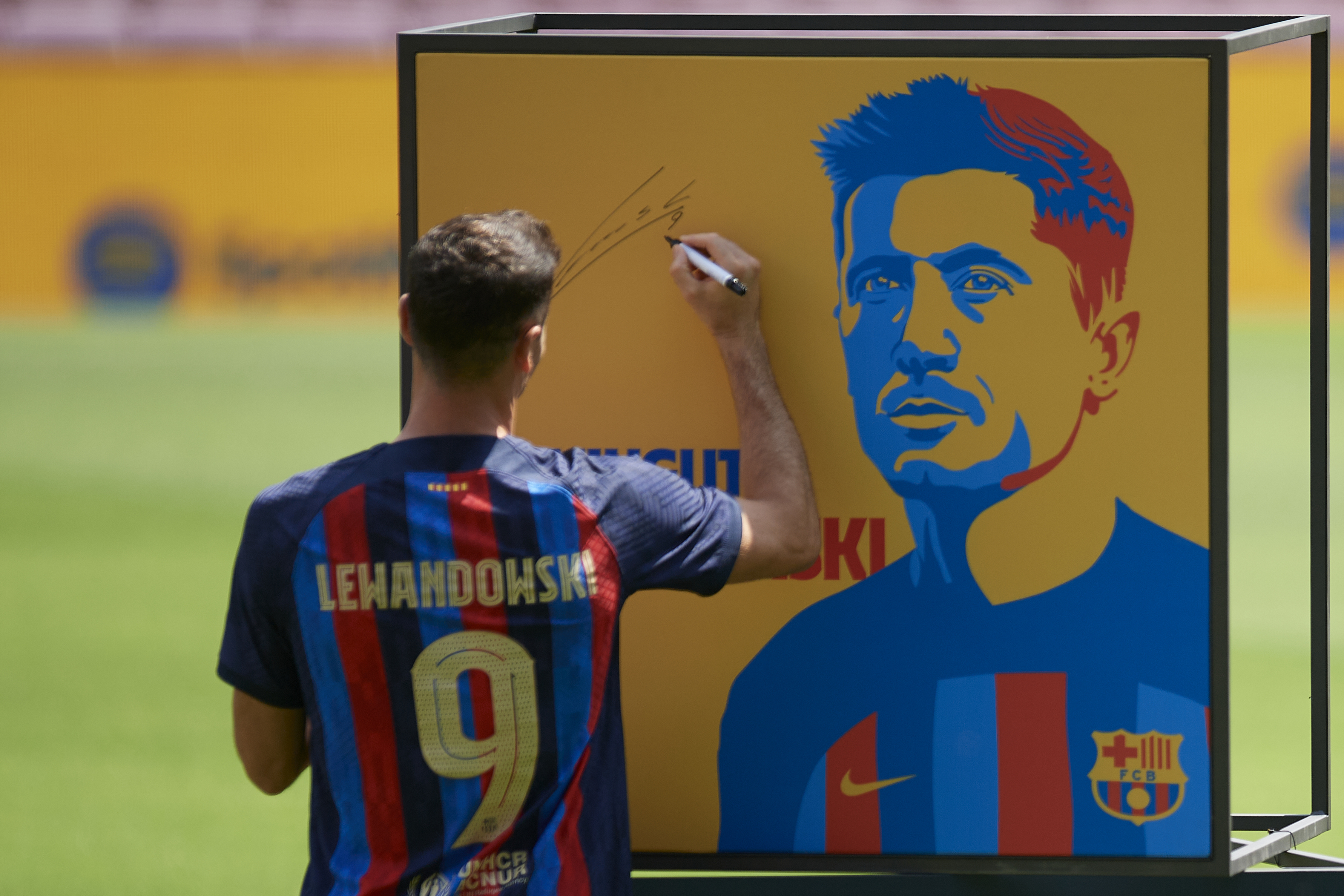 FC Barcelona Unveil New Signing Robert Lewandowski