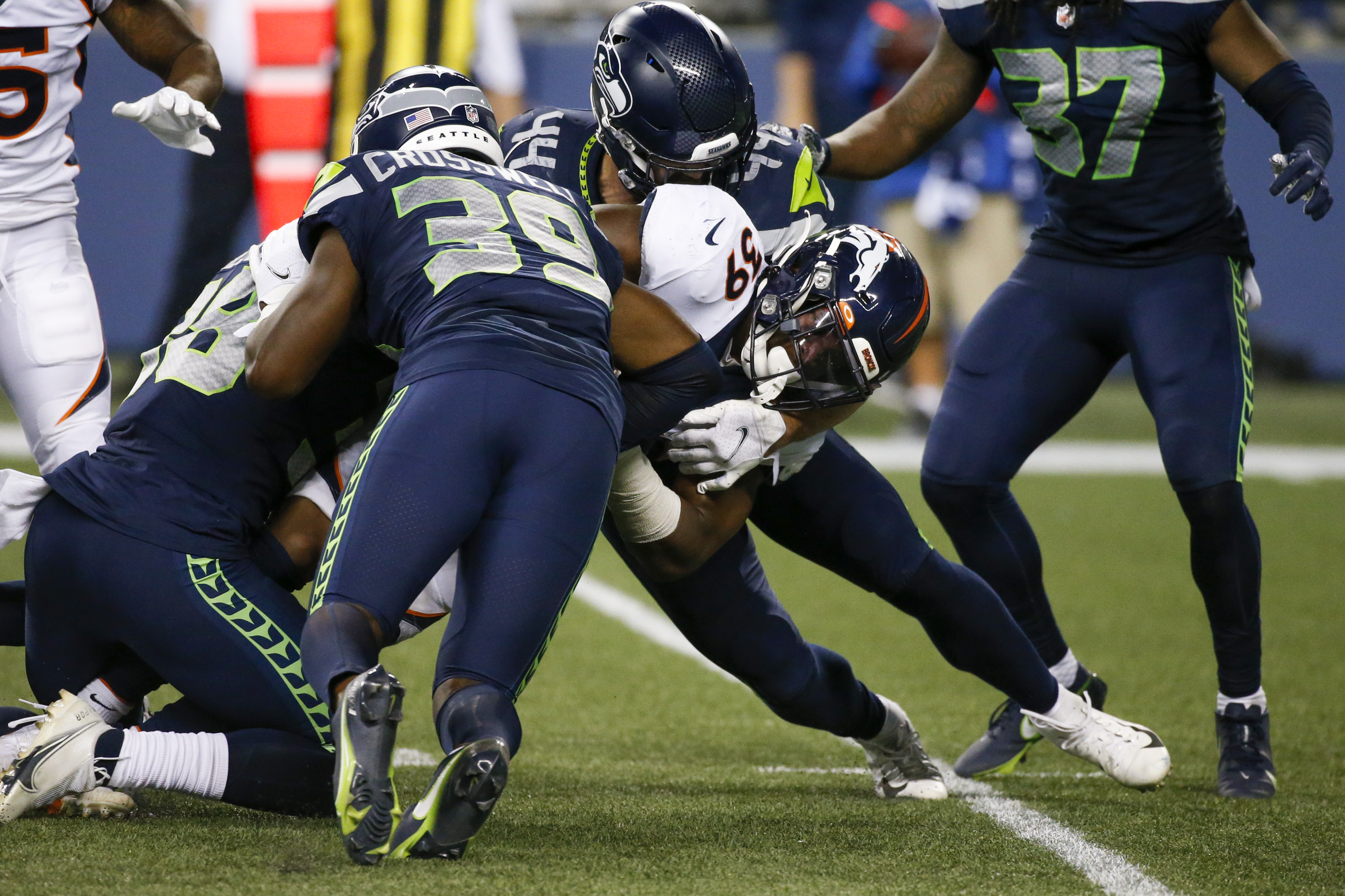 Seahawks vs. Broncos predictions: A Seattle vote is a rare bird - Field  Gulls