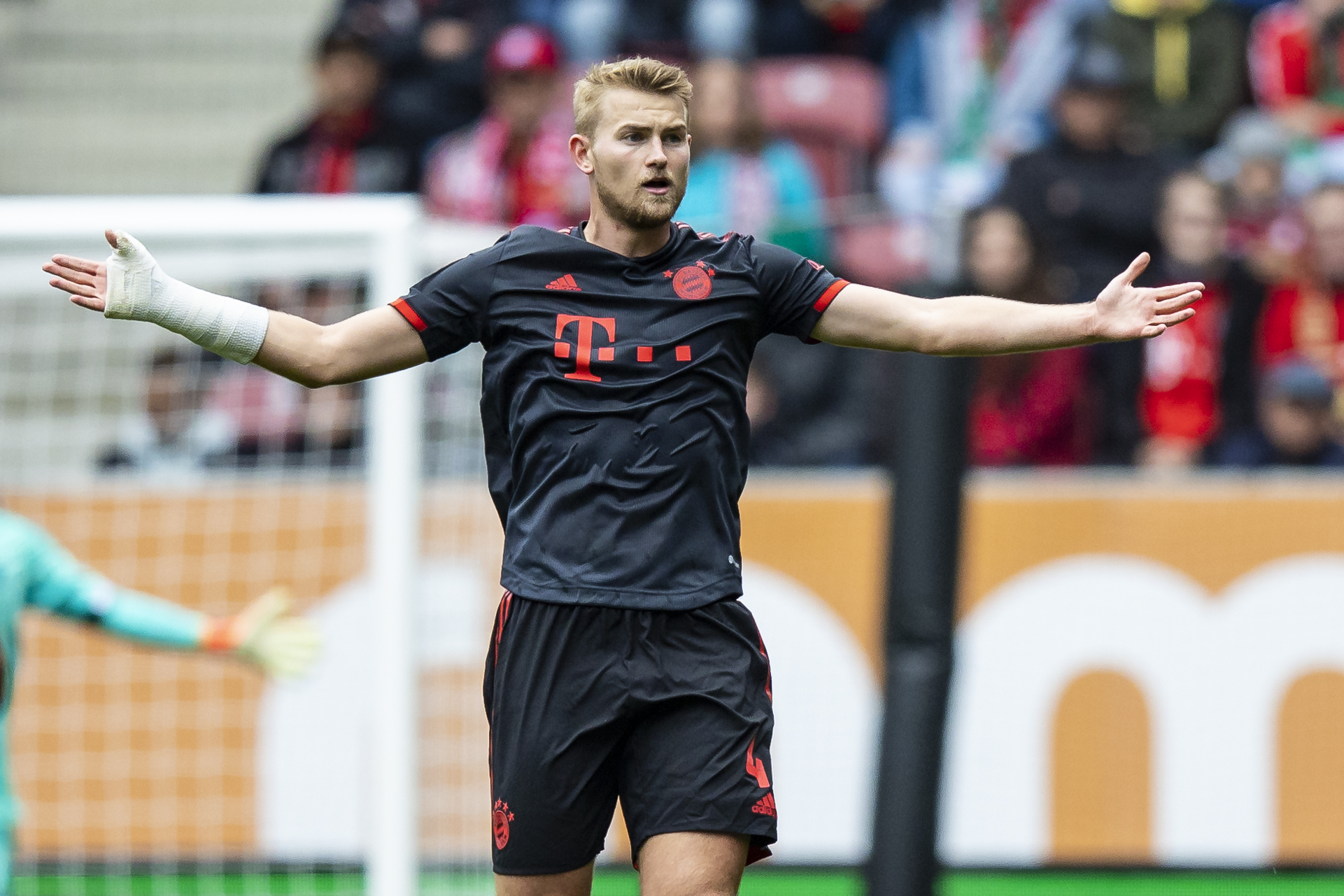 Matthijs de Ligt throws his arms out in frustration during the FC Augsburg match.