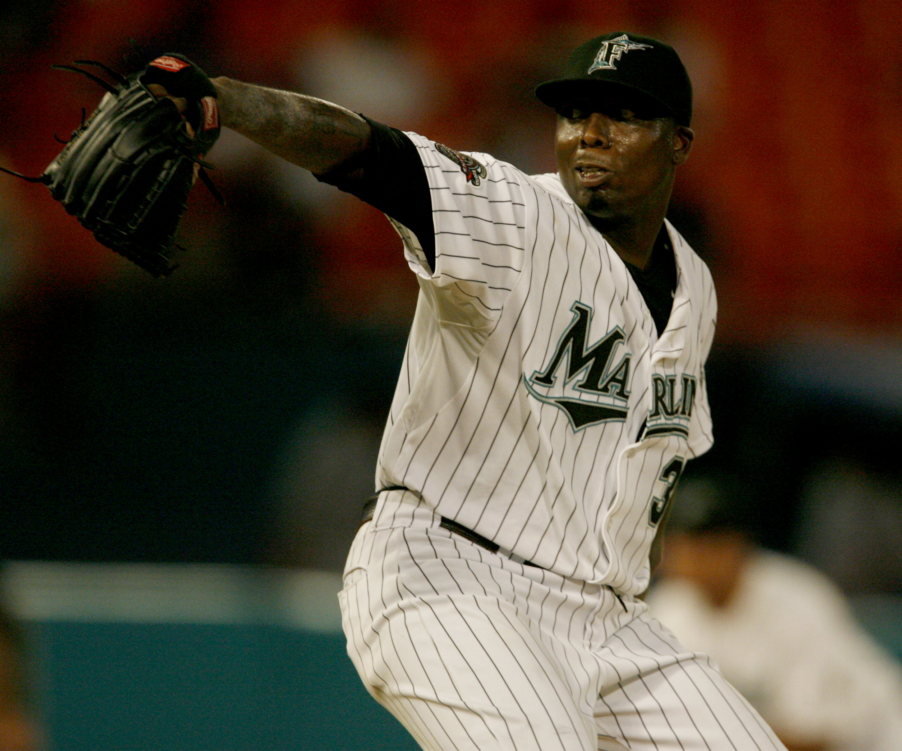Florida Marlins’ Dontrelle Willis pitches in the fifth inning against the Chicago Cubs at Dolphin Stadium in Miami, Florida on Tuesday, September 25, 2007.