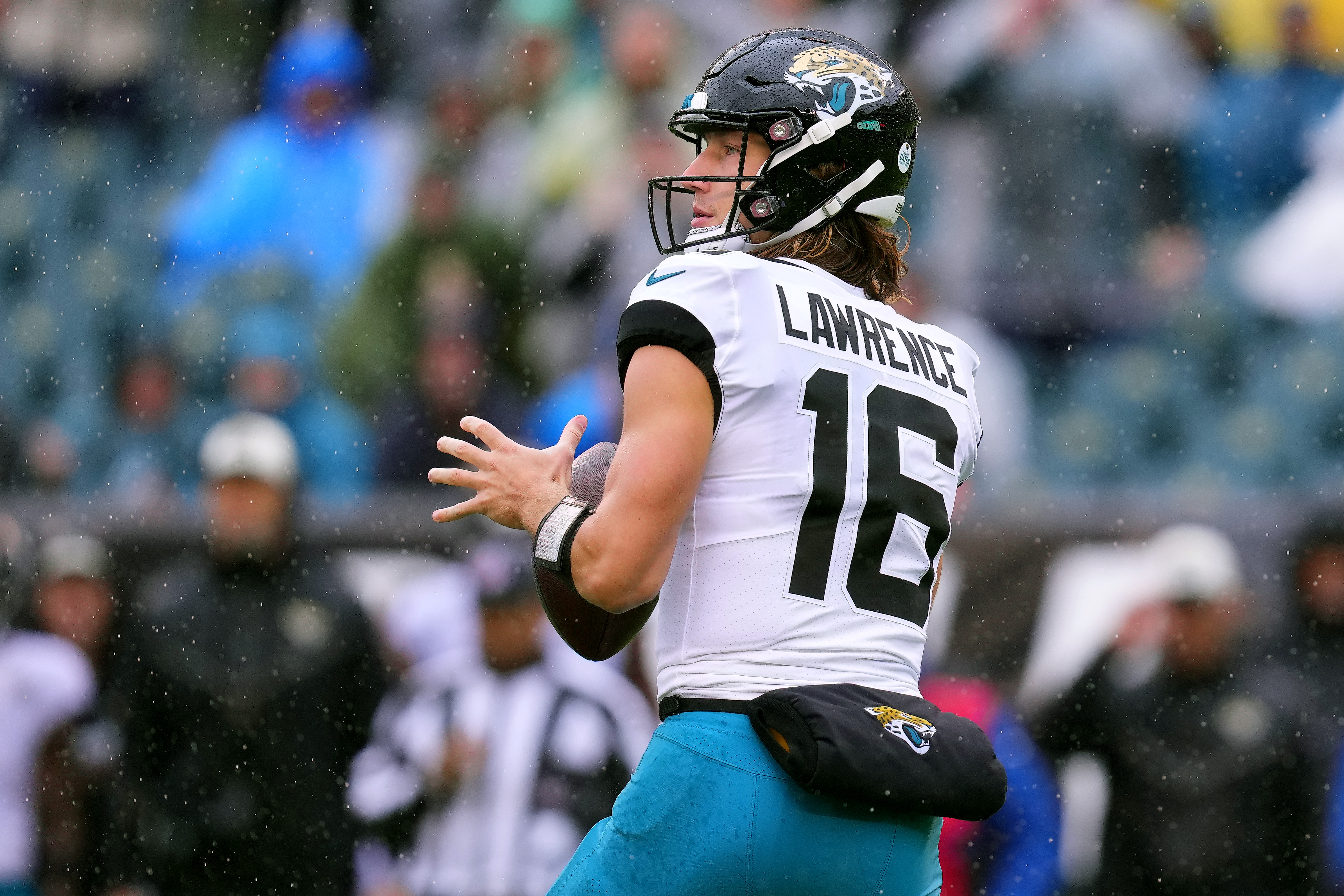 PHILADELPHIA, PENNSYLVANIA - OCTOBER 02: Trevor Lawrence #16 of the Jacksonville Jaguars attempts a pass during the first half against the Philadelphia Eagles at Lincoln Financial Field on October 02, 2022 in Philadelphia, Pennsylvania.
