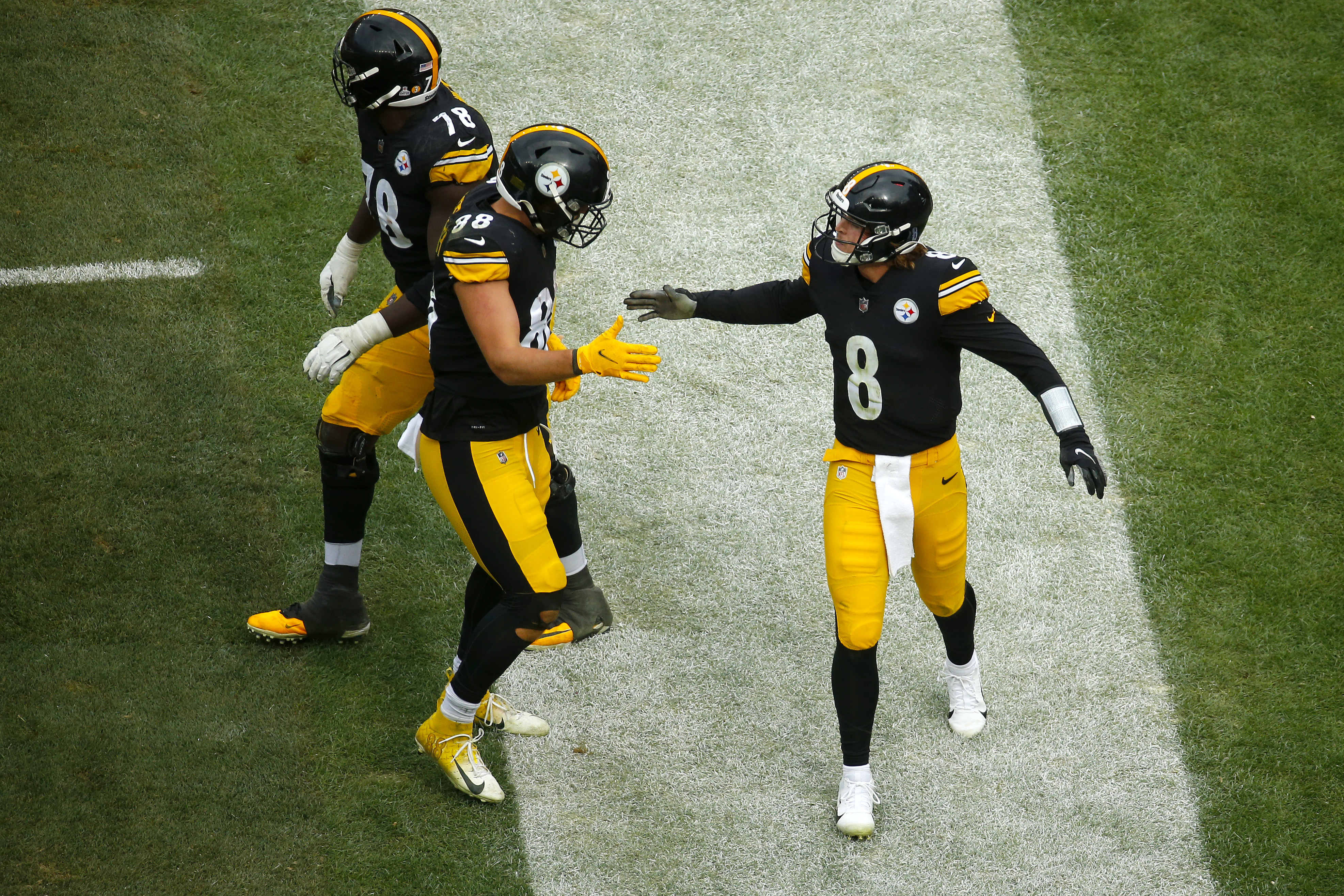 Kenny Pickett #8 of the Pittsburgh Steelers celebrates with teammates after scoring a touchdown in the fourth quarter against the New York Jets at Acrisure Stadium on October 02, 2022 in Pittsburgh, Pennsylvania.