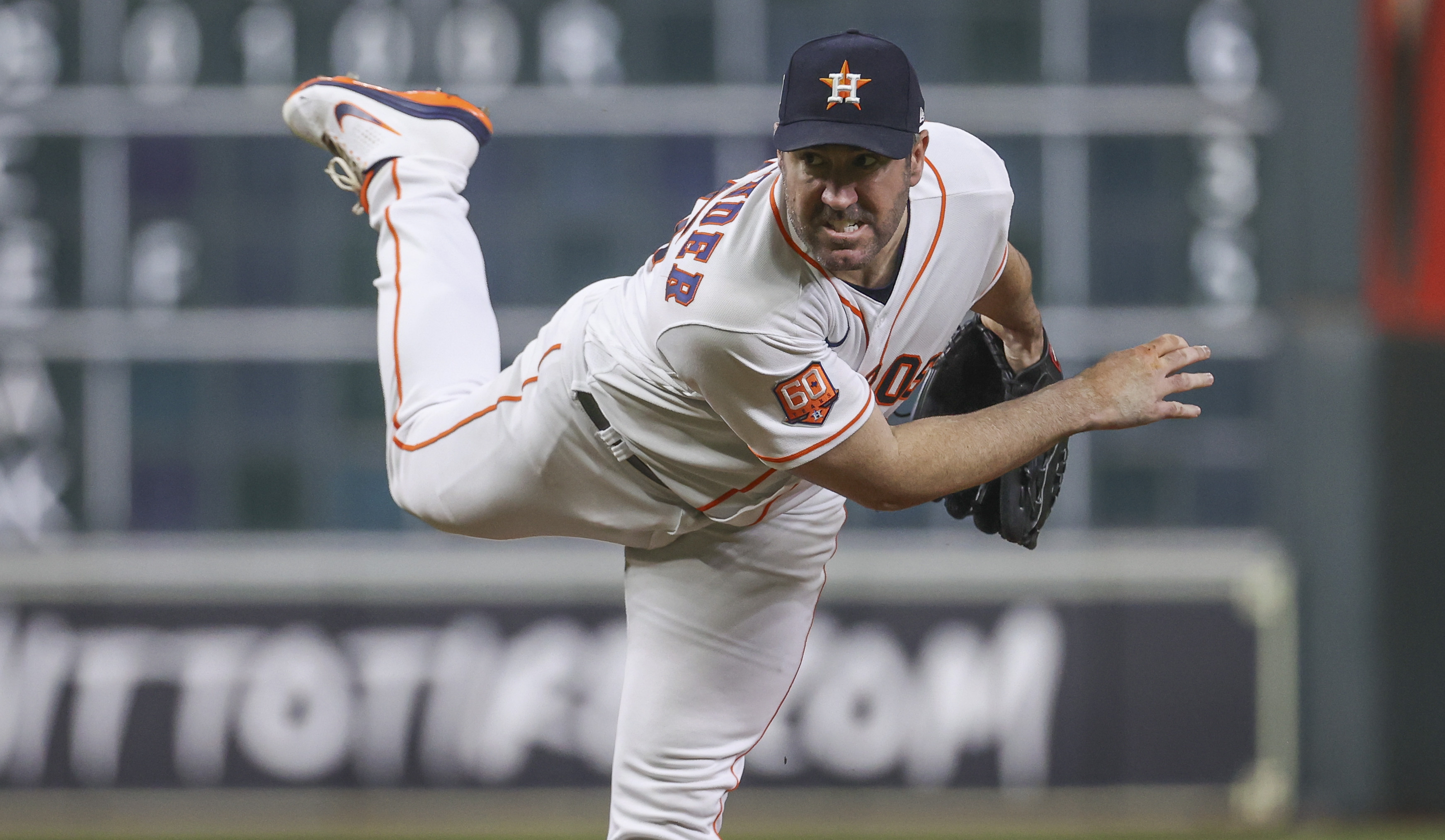 Houston Astros starting pitcher Justin Verlander delivers a pitch during the fifth inning against the Philadelphia Phillies at Minute Maid Park.&nbsp;