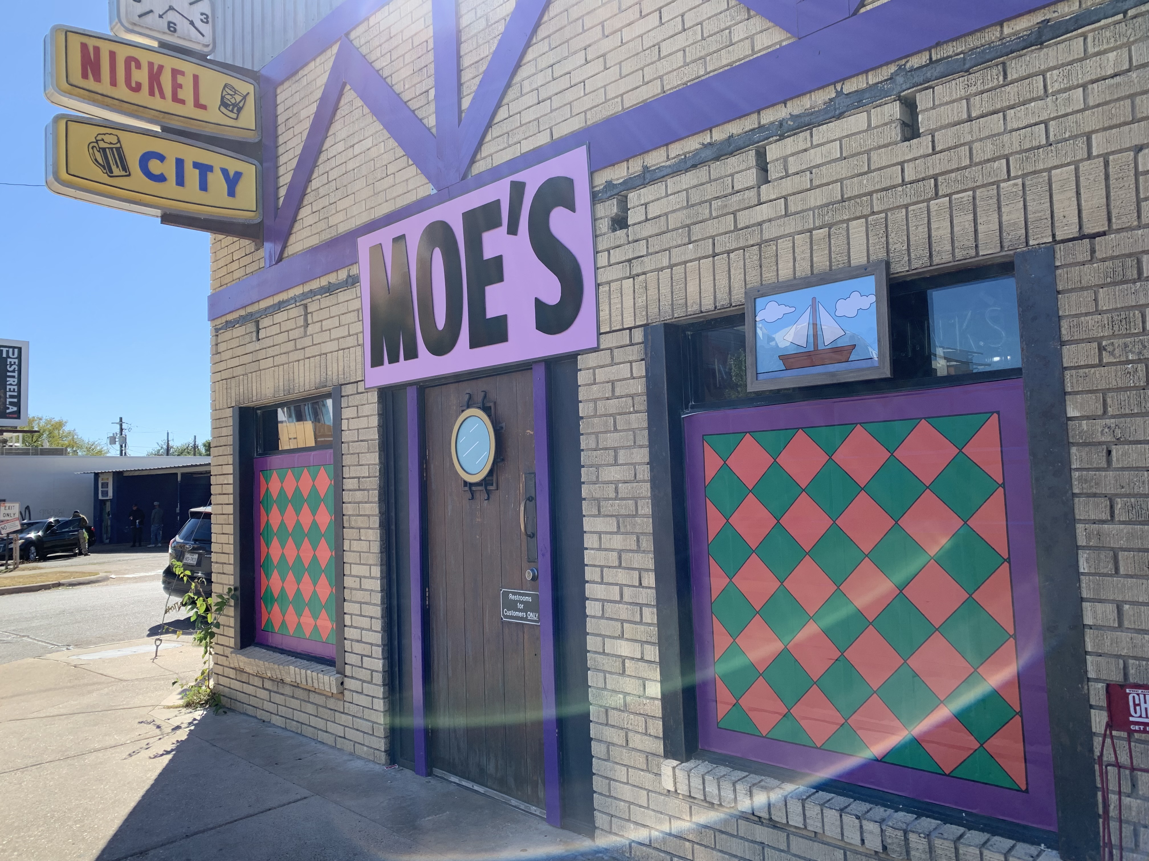 A bar facade that says Moe’s Tavern.