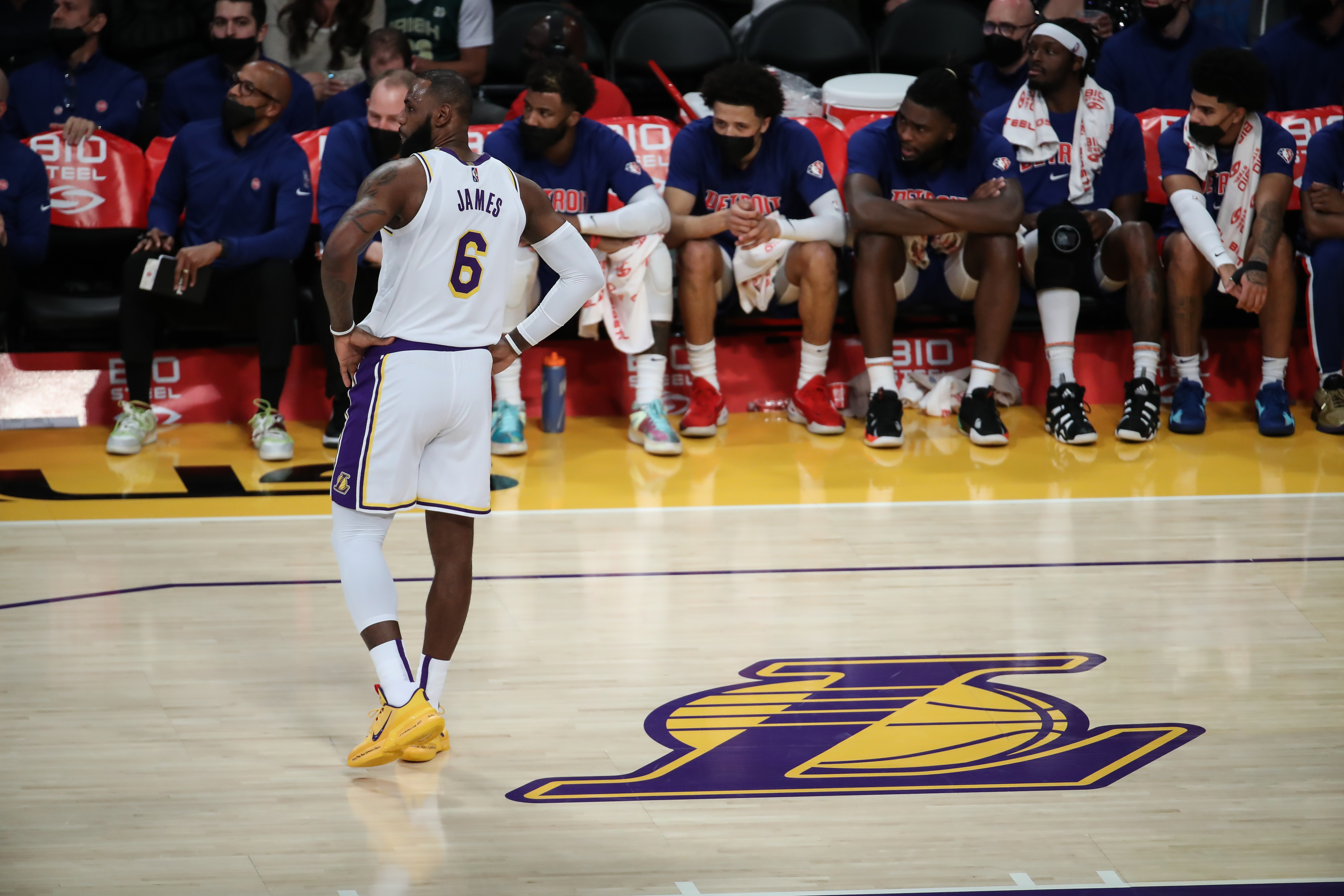 NBA: NOV 28 Pistons at Lakers
