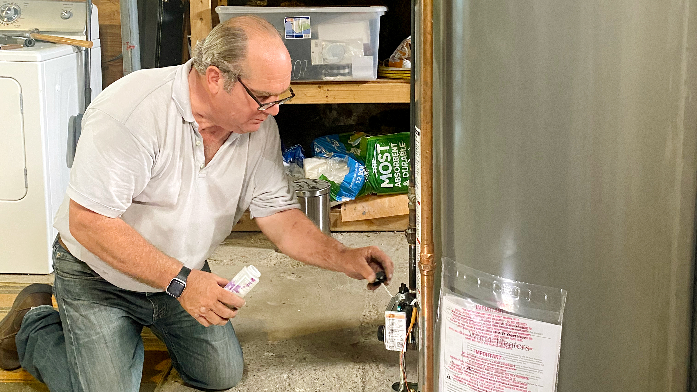 S21 E7, Richard Trethewey replaces a tank-type water heater