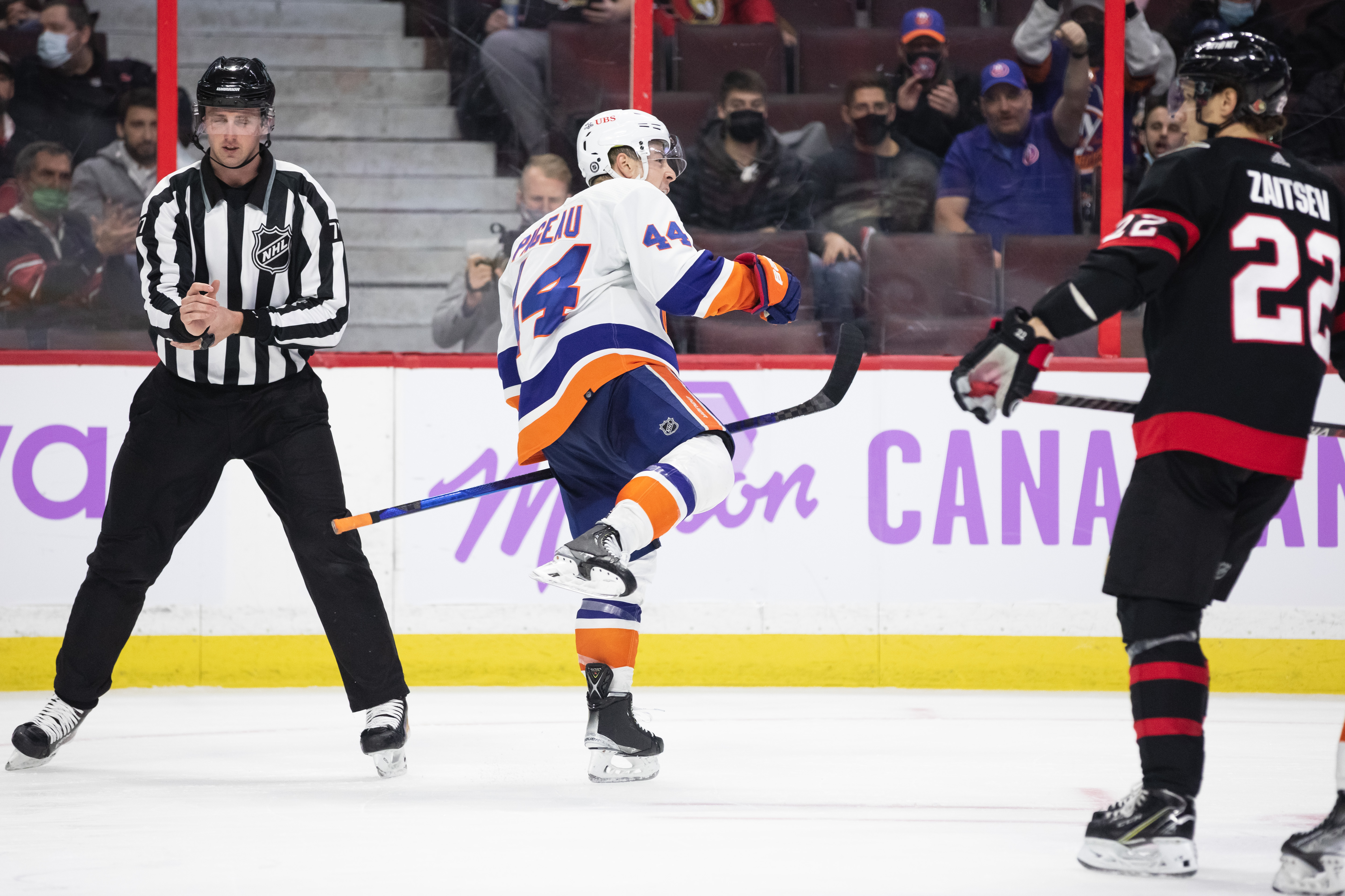 NHL: DEC 07 Islanders at Senators