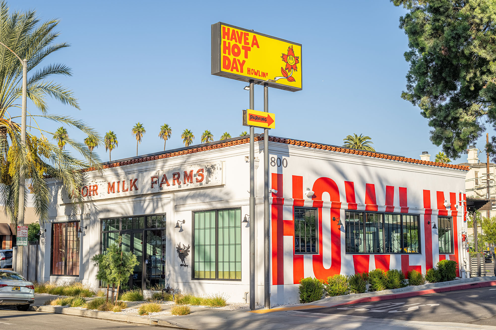 A white and red building that houses Howlin’ Ray’s restaurant in Pasadena, California.