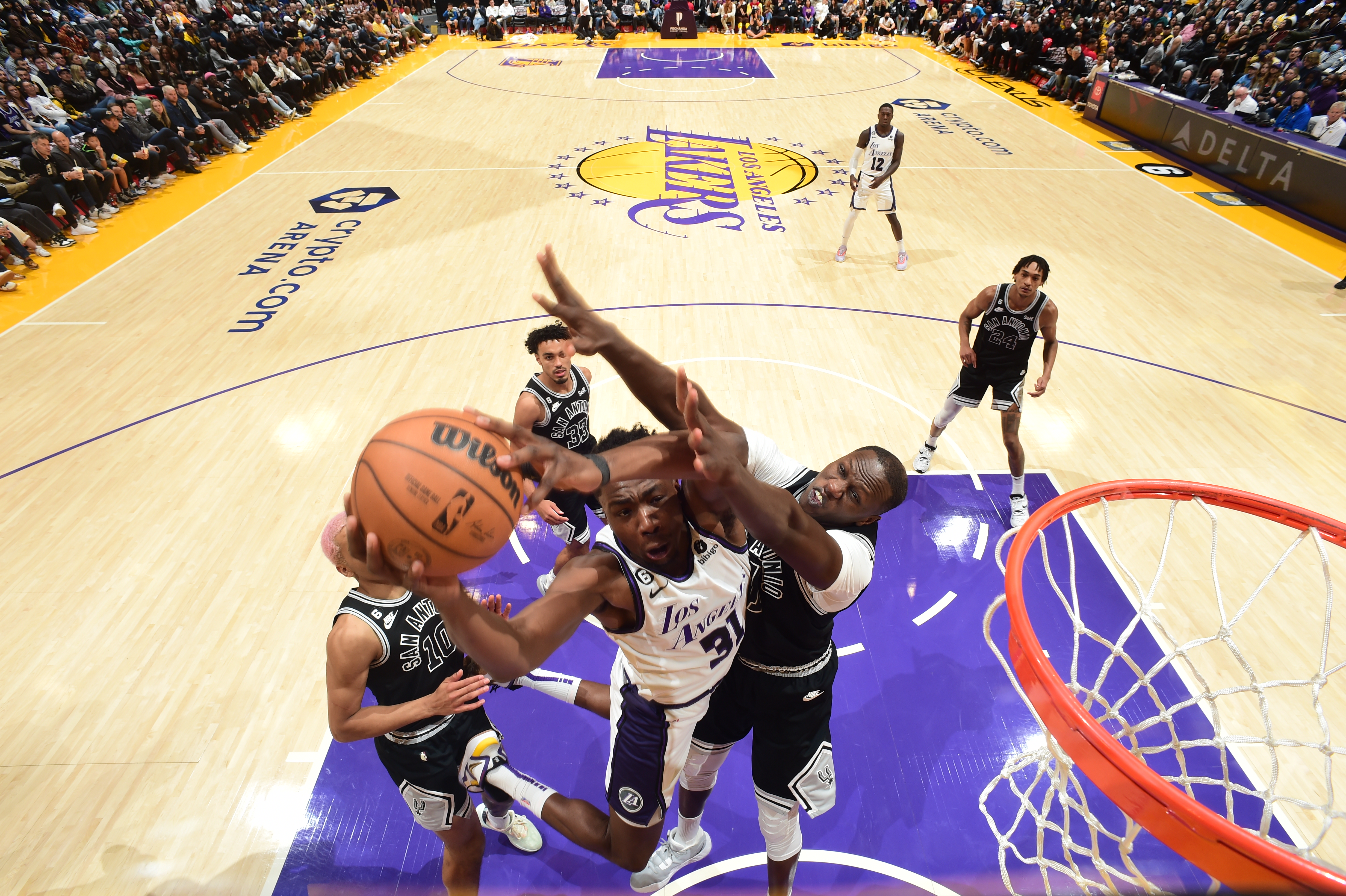 San Antonio Spurs v Los Angeles Lakers