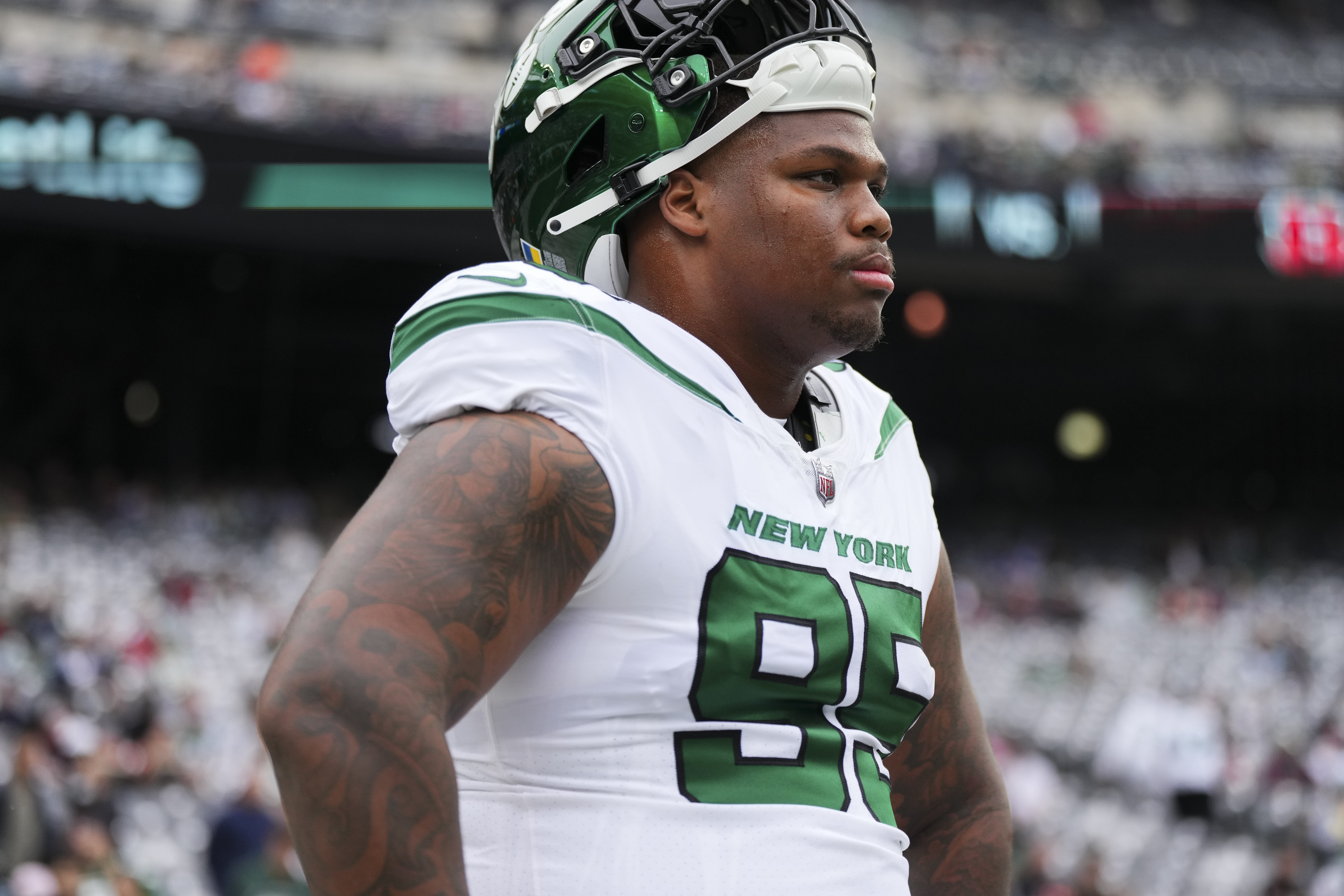 Quinnen Williams #95 of the New York Jets warms up against the Cincinnati Bengals at MetLife Stadium on September 25, 2022 in East Rutherford, New Jersey.