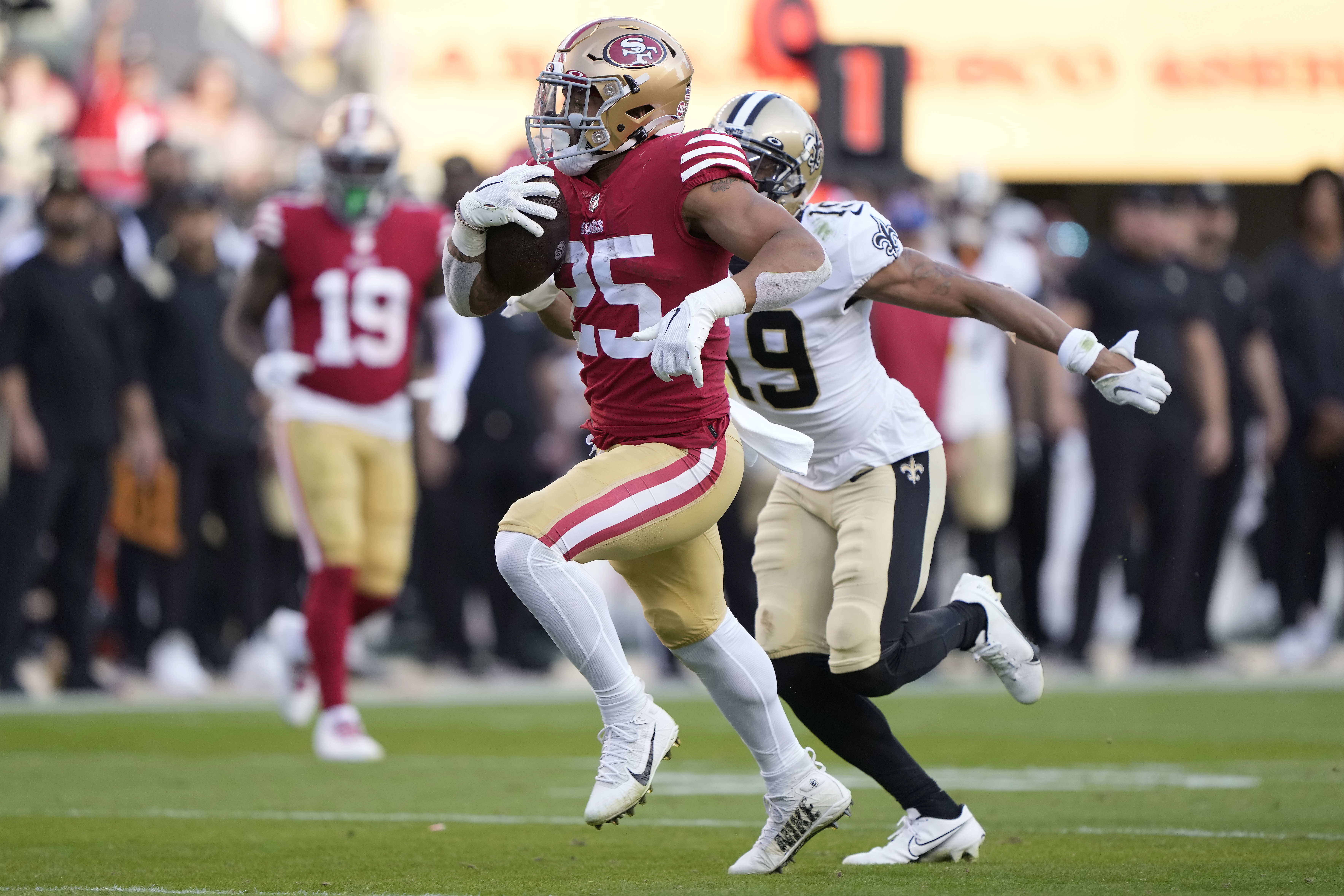 Elijah Mitchell #25 of the San Francisco 49ers runs with the ball during a game against the New Orleans Saints at Levi’s Stadium on November 27, 2022 in Santa Clara, California.