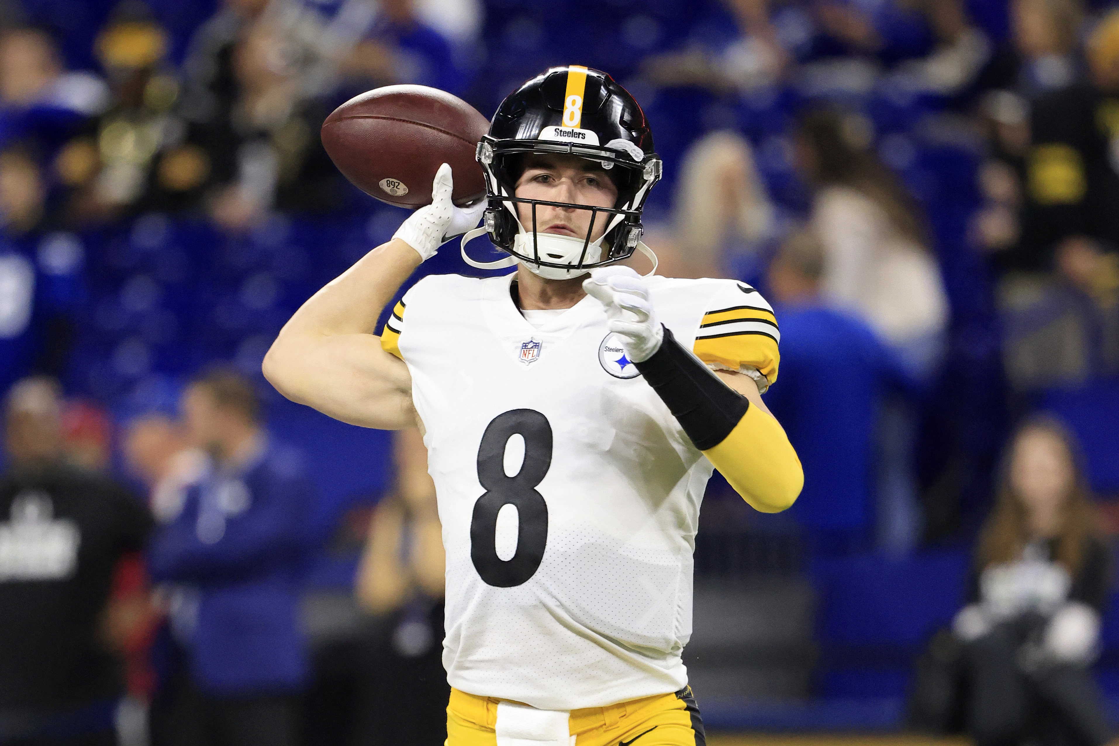Kenny Pickett leads the Steelers offensive PFF grades - Behind the Steel  Curtain