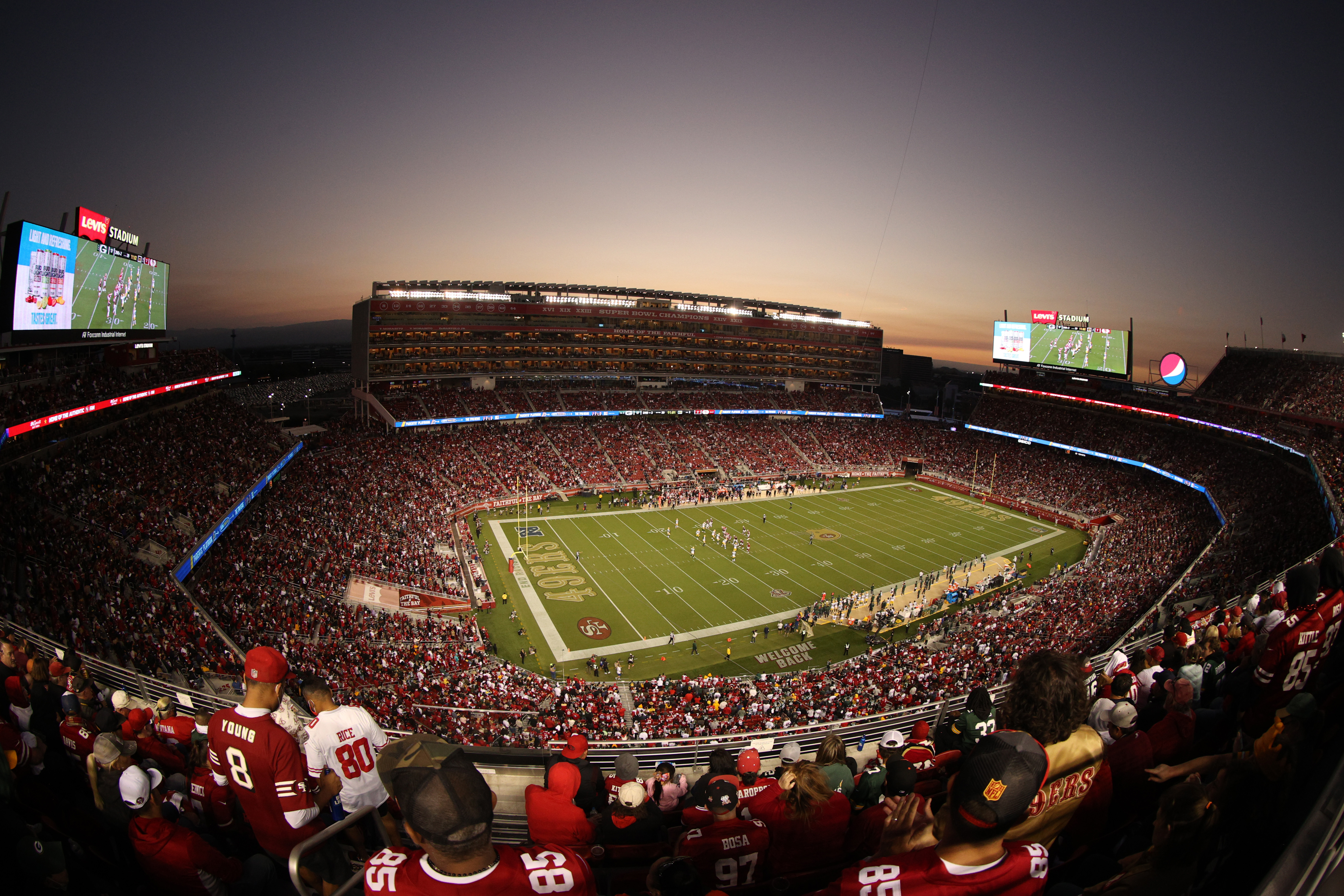 A general view of the game between the San Francisco 49ers and the Green Bay Packers at Levi’s Stadium on September 26, 2021 in Santa Clara, California.