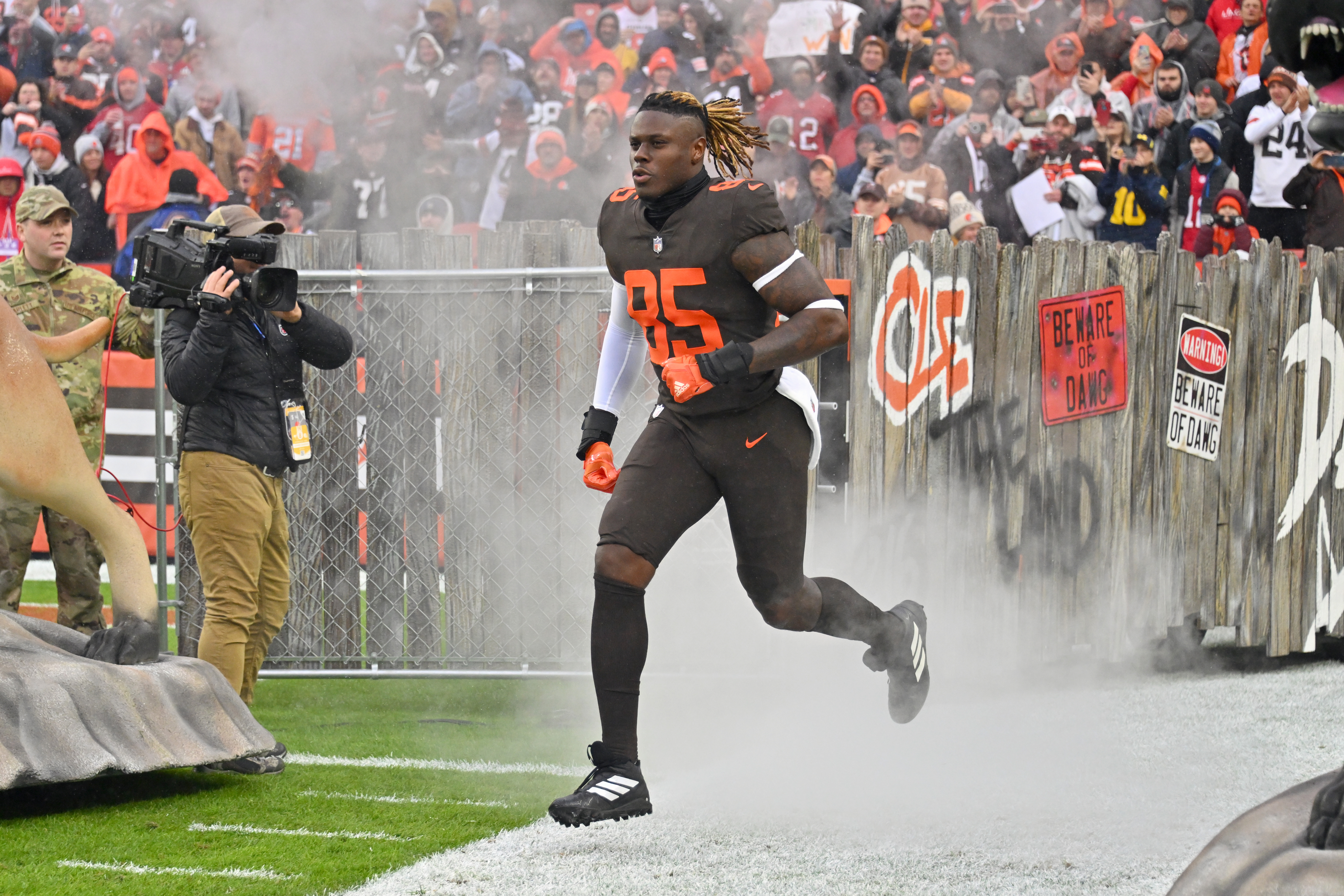 Tight end David Njoku #85 of the Cleveland Browns runs onto the field during player introductions prior to the game against the Tampa Bay Buccaneers at FirstEnergy Stadium on November 27, 2022 in Cleveland, Ohio.
