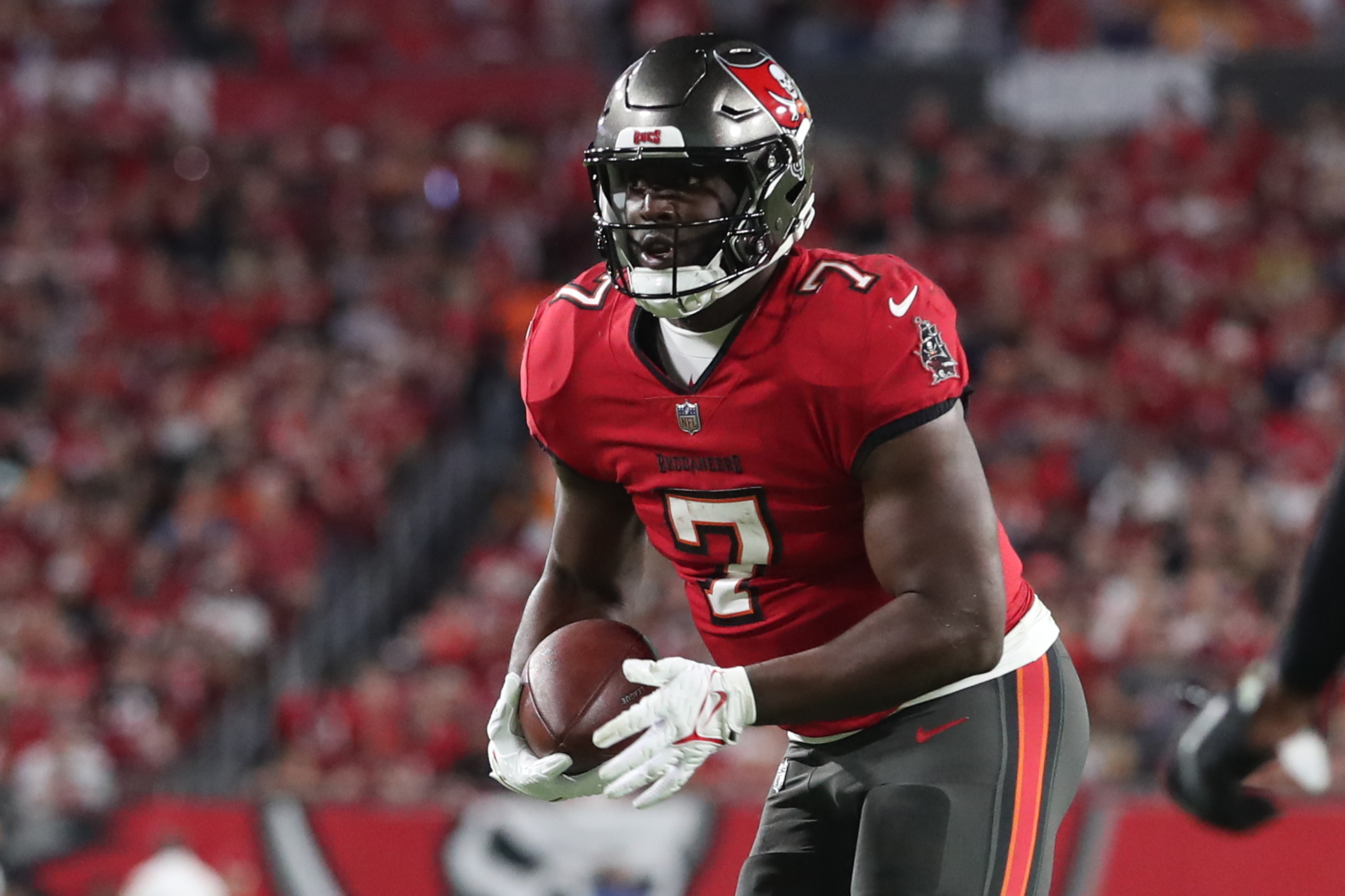 Tampa Bay Buccaneers Running Back Leonard Fournette (7) carries the ball during the regular season game between the New Orleans Saints and the Tampa Bay Buccaneers on December 05, 2022 at Raymond James Stadium in Tampa, Florida.