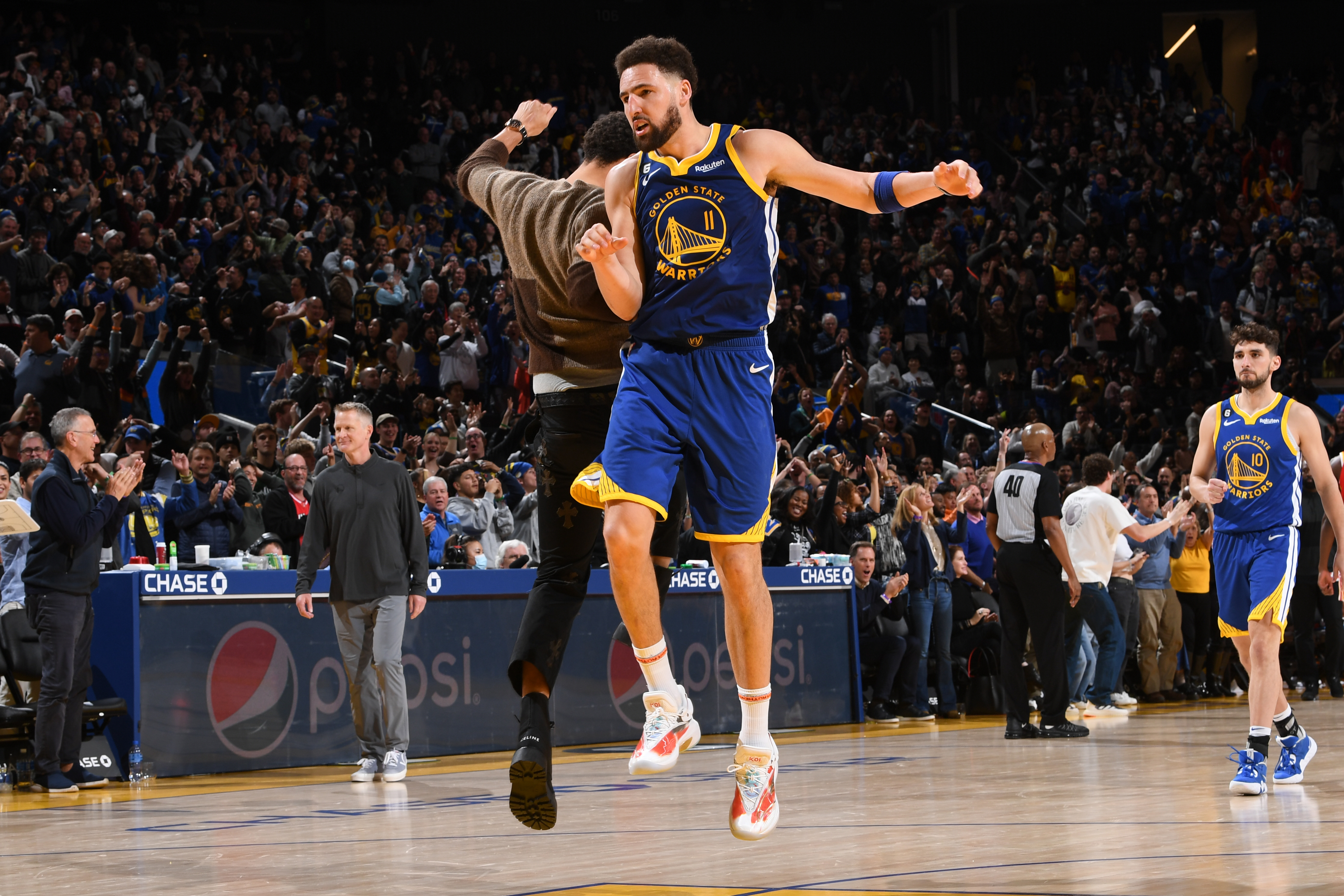 Klay Thompson and Steph Curry chest bumping in the air 
