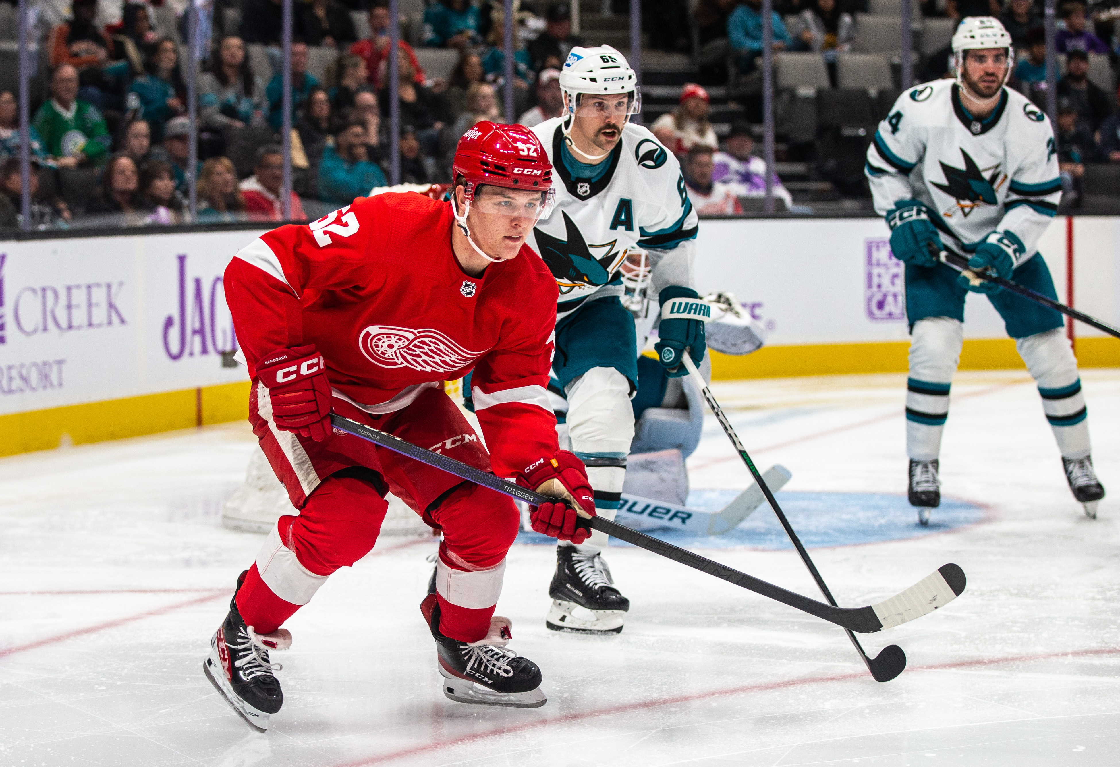 Detroit Red Wings Left Wing Jonatan Berggren (52) follows the action during the third period of a regular season NHL hockey game between the Detroit Red Wings and the San Jose Sharks on November 17, 2022, at SAP Center, in San Jose, CA.