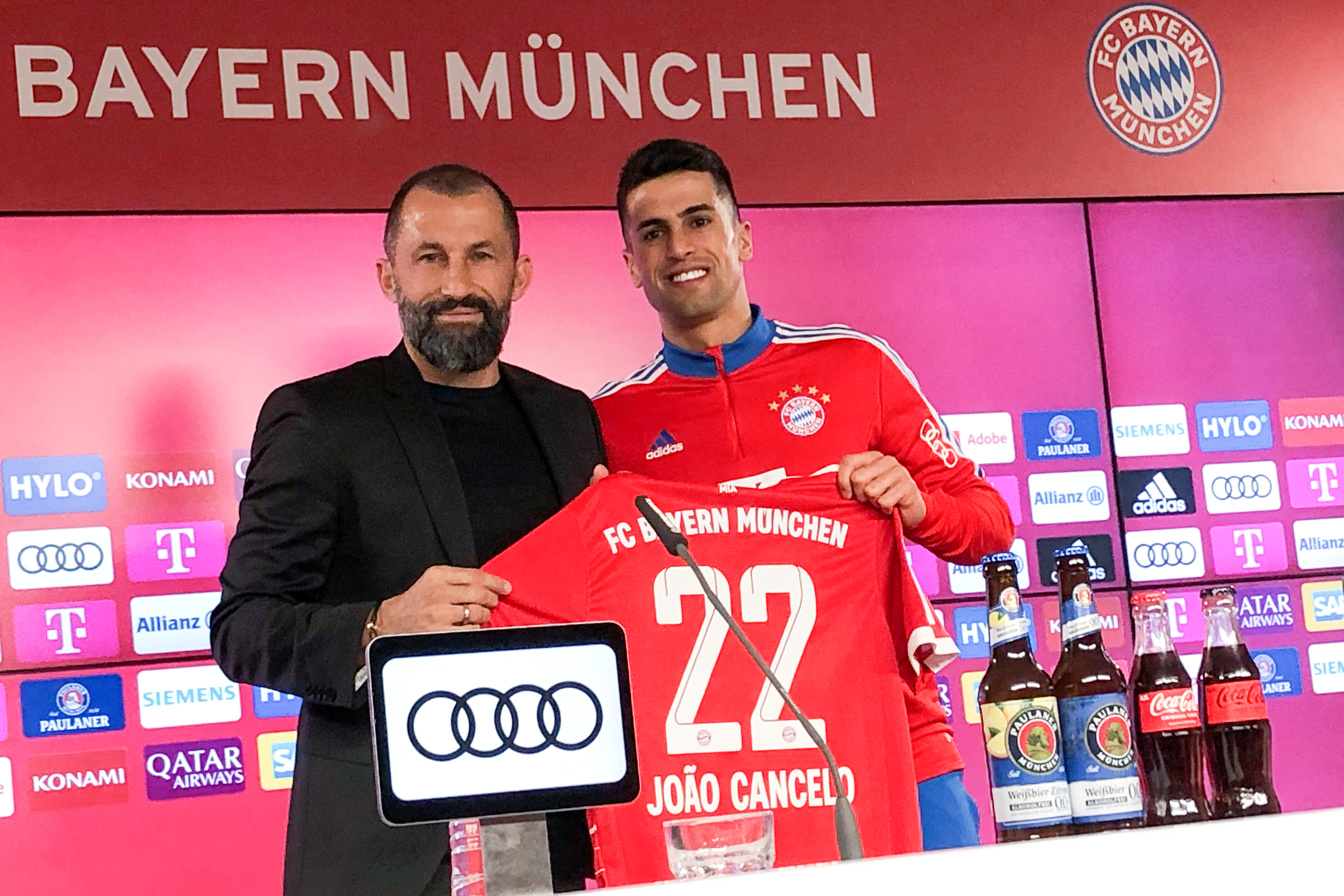 FC Bayern lends out defender Cancelo