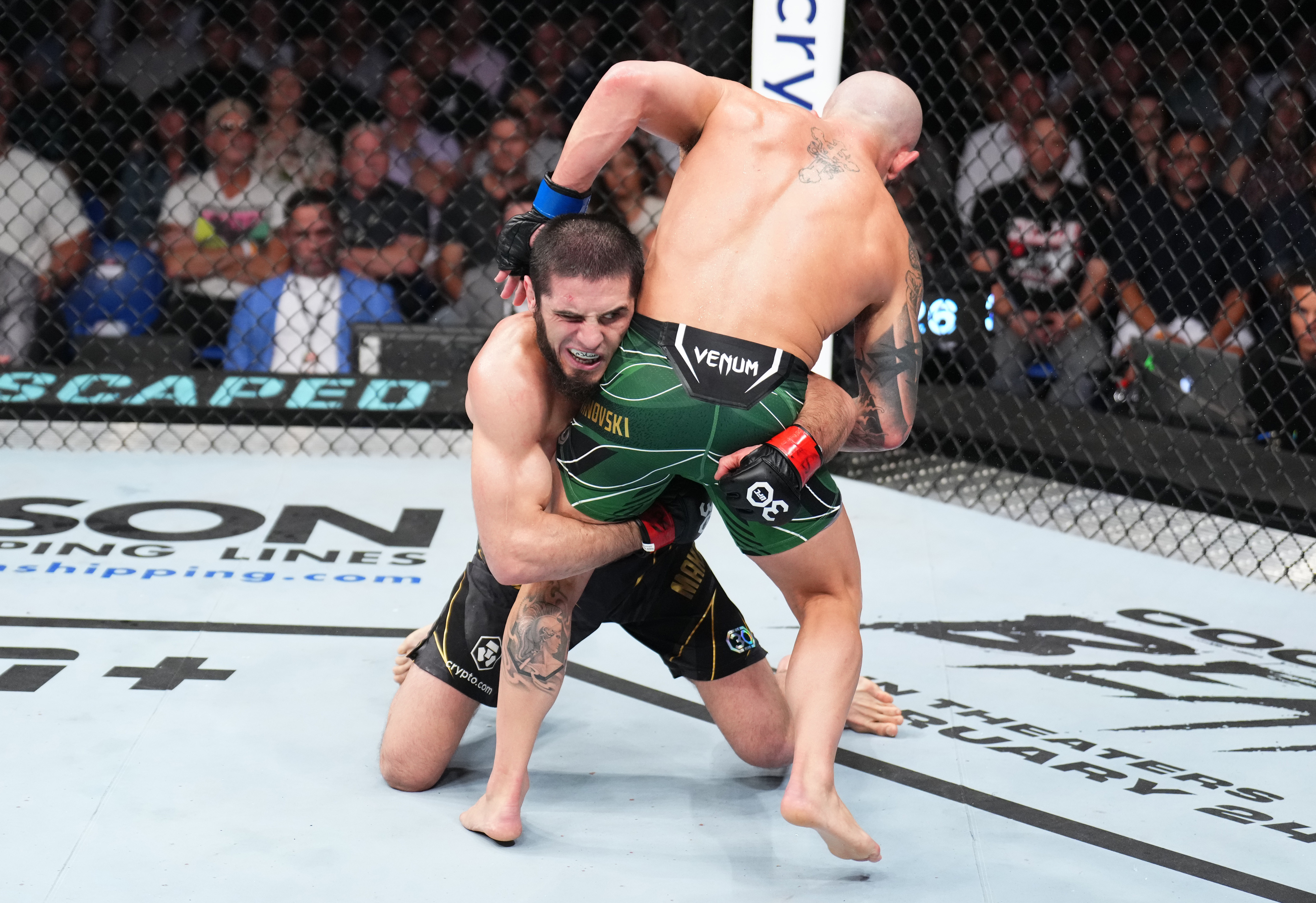 Islam Makhachev defeated Alexander Volkanovski to retain his lightweight title in the UFC 284 main event