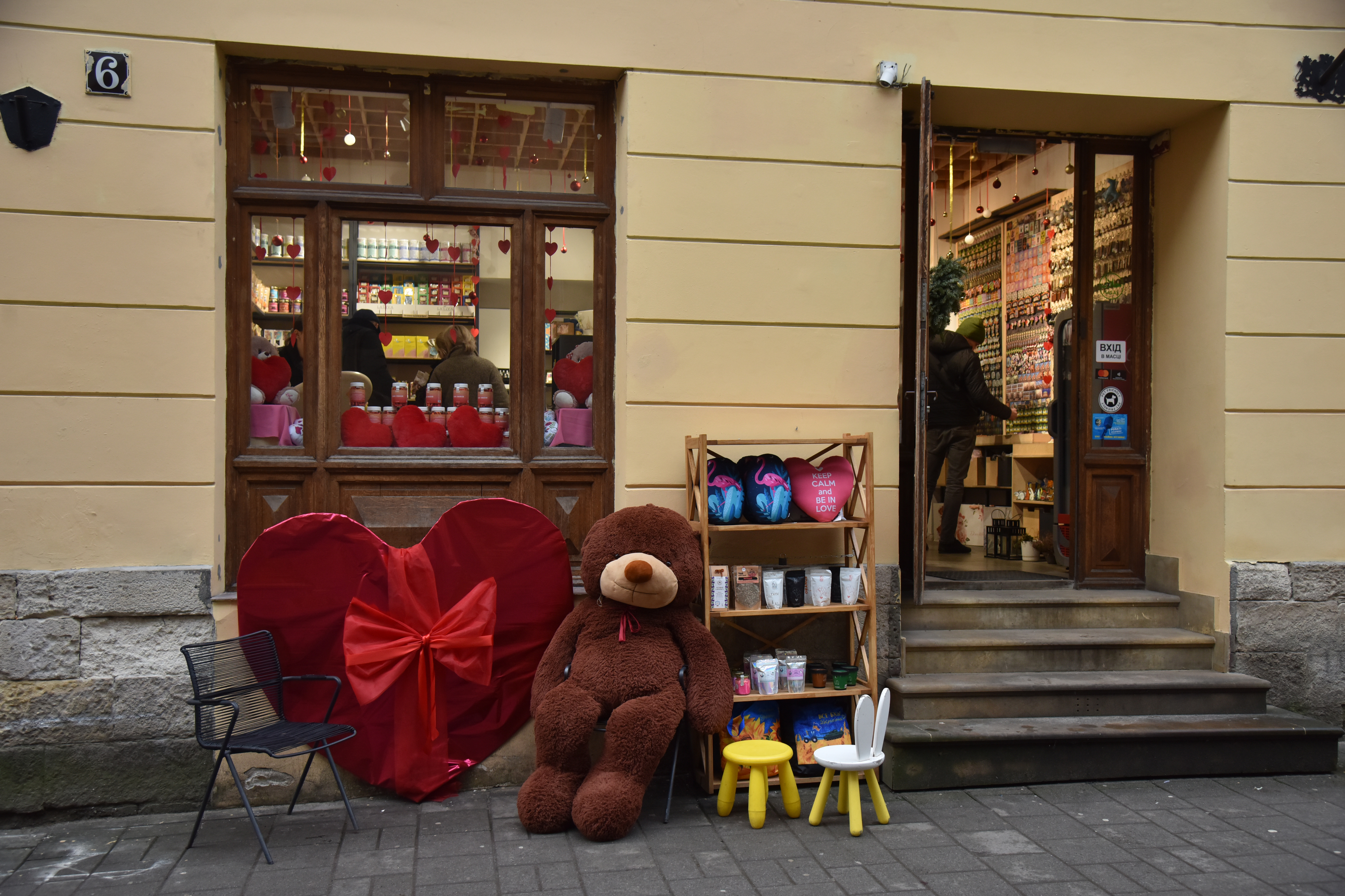 Valentine’s Day during the Russia-Ukraine war in Lviv