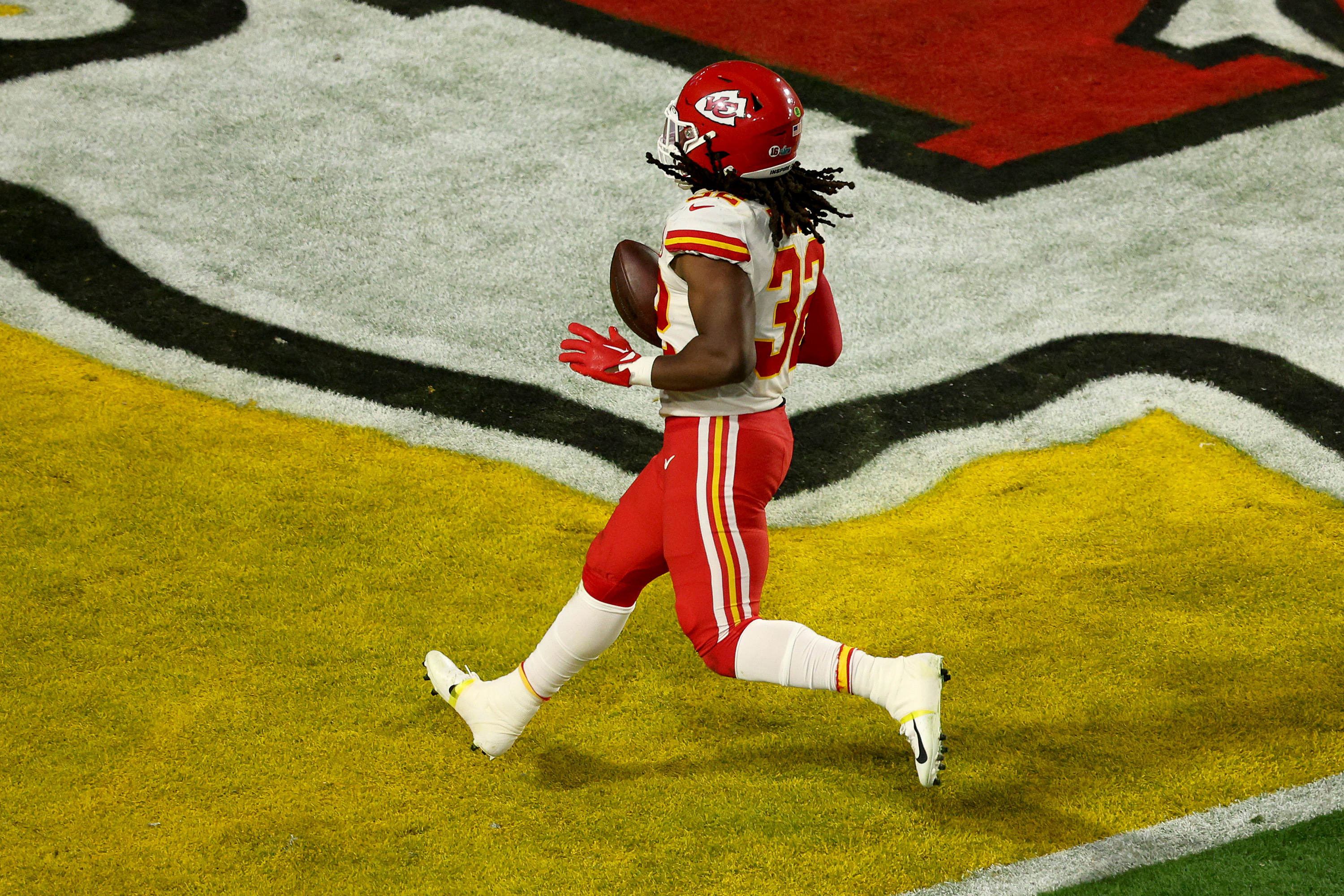 How the Chiefs' undersized running back helped propel Kansas City to the  playoffs