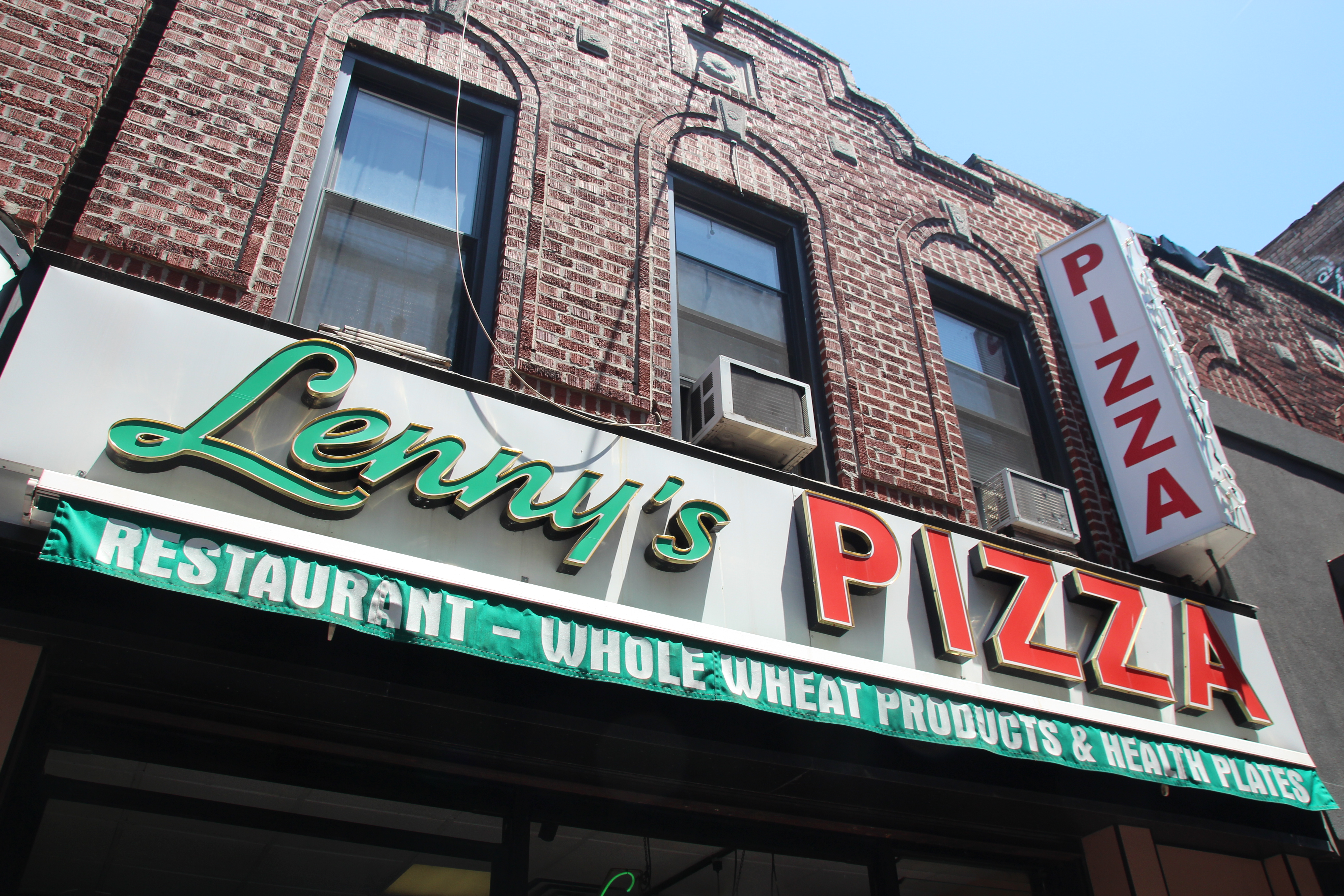The exterior of a pizzeria in Brooklyn, Lenny’s. 