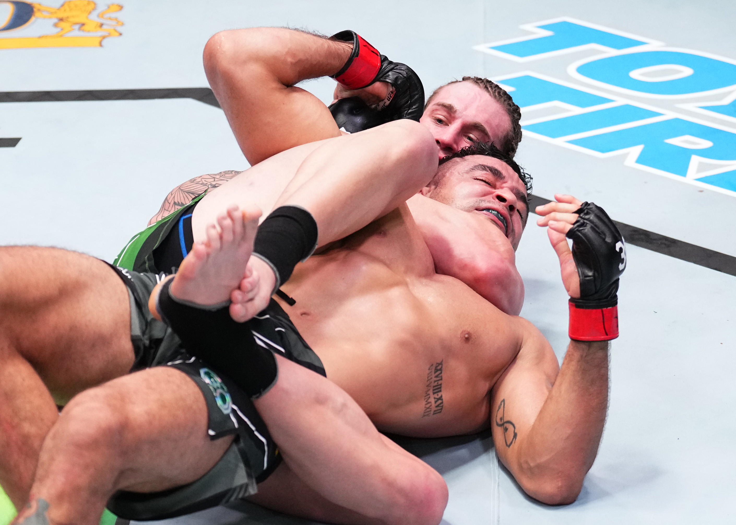 Brendan Allen submitted André Muniz in the UFC Vegas 70 main event