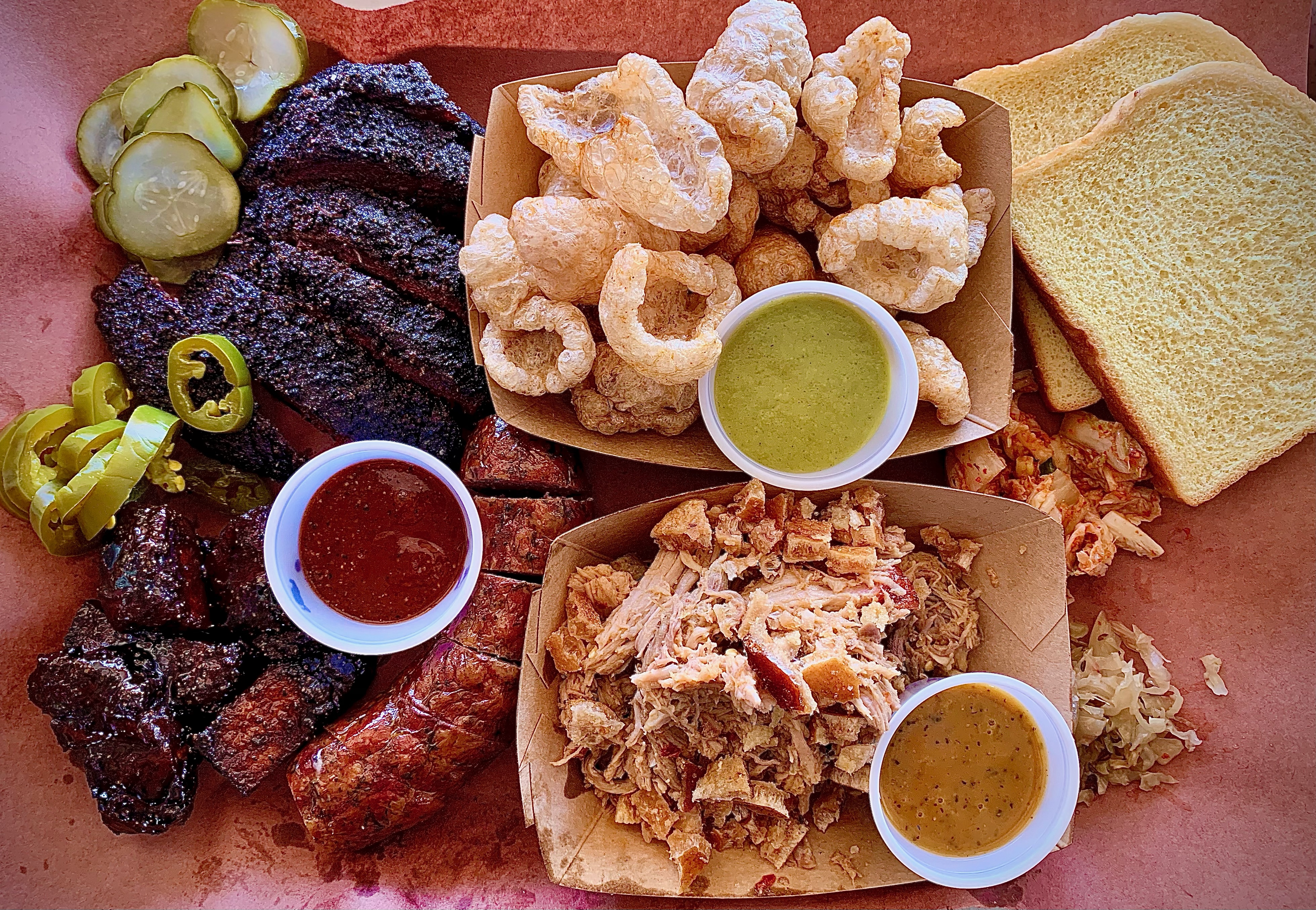 A tray of barbecue.