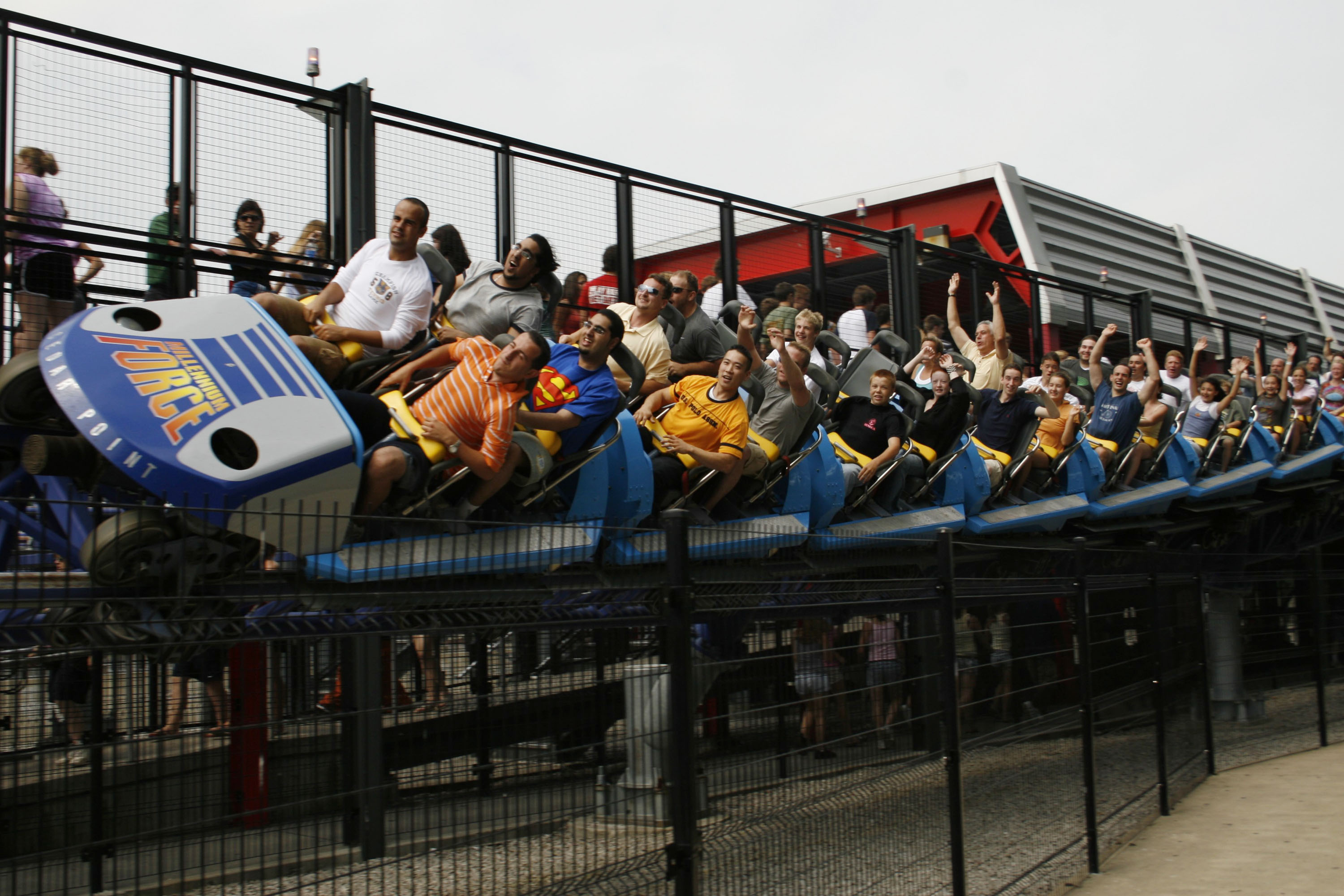 Millennium Force, a ride at Cedar Point in Sandusky, Ohio, k