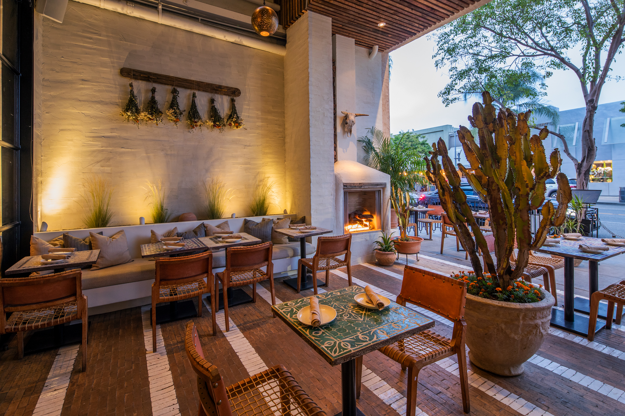 Indoor-outdoor seating at Mírame Beverly Hills.