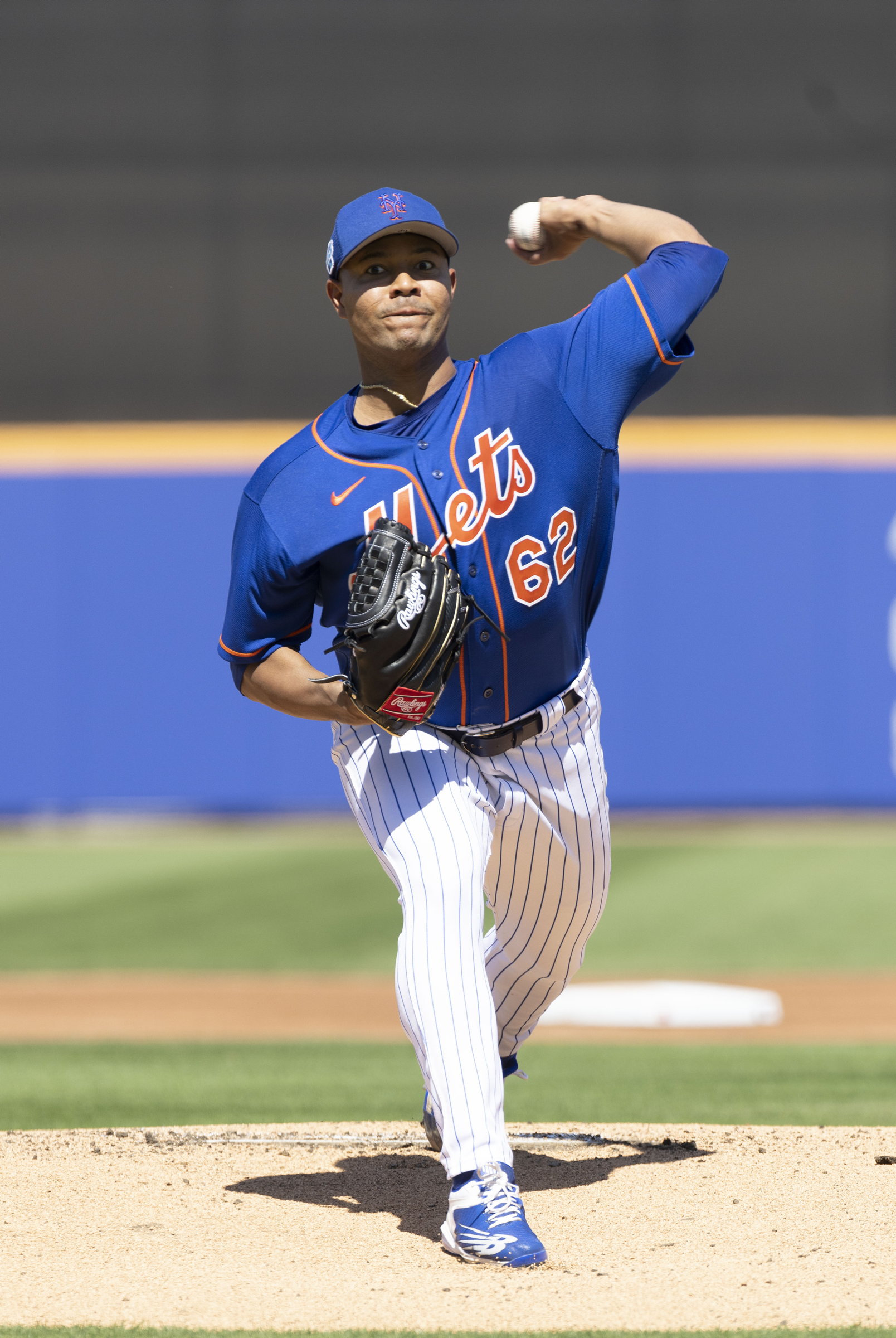 New York Mets pitcher Jose Quintana pitching during spring training game
