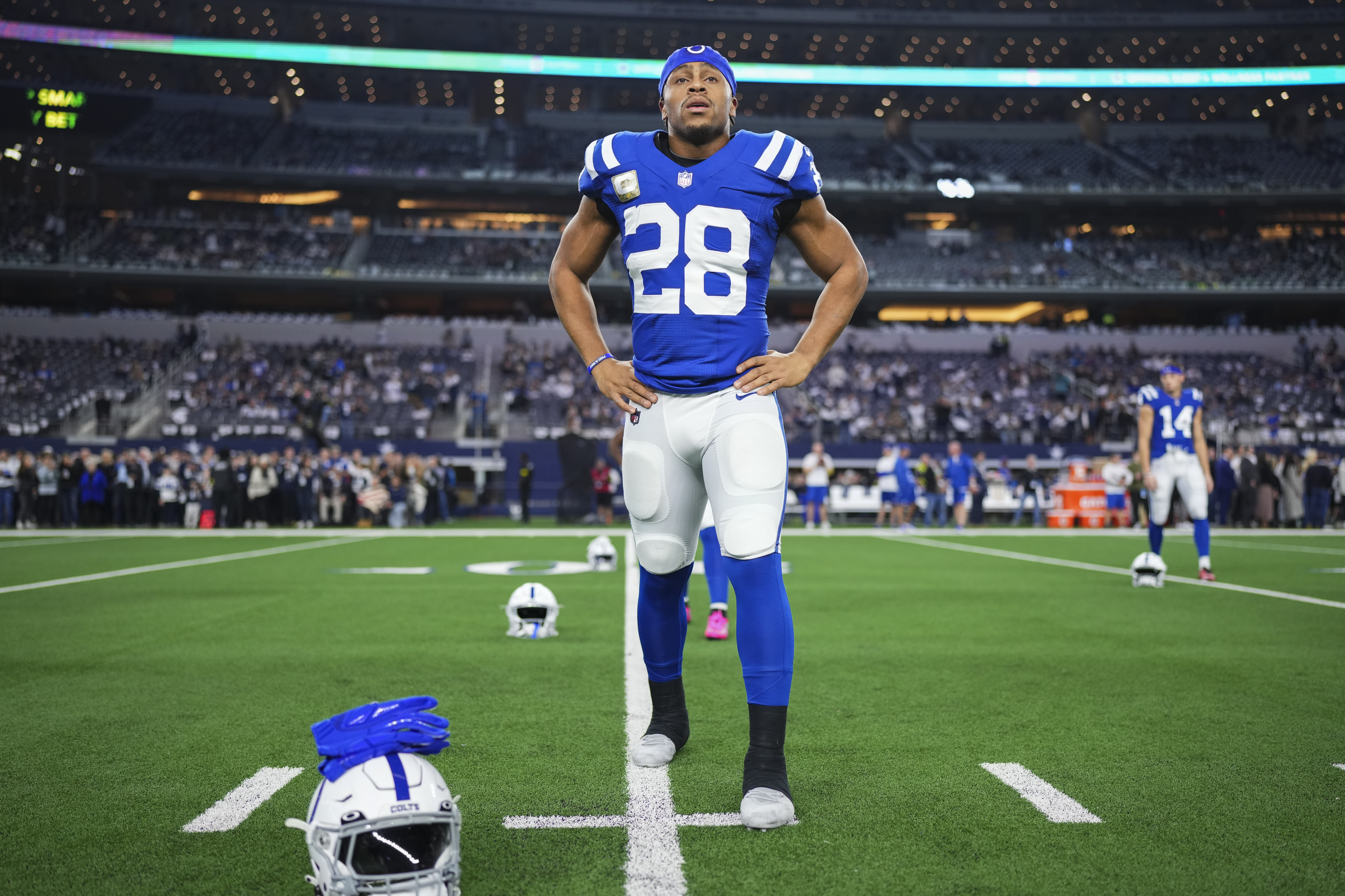 Jonathan Taylor of the Indianapolis Colts warms up against the Dallas Cowboys at AT&amp;T Stadium on December 4, 2022 in Arlington, Texas.