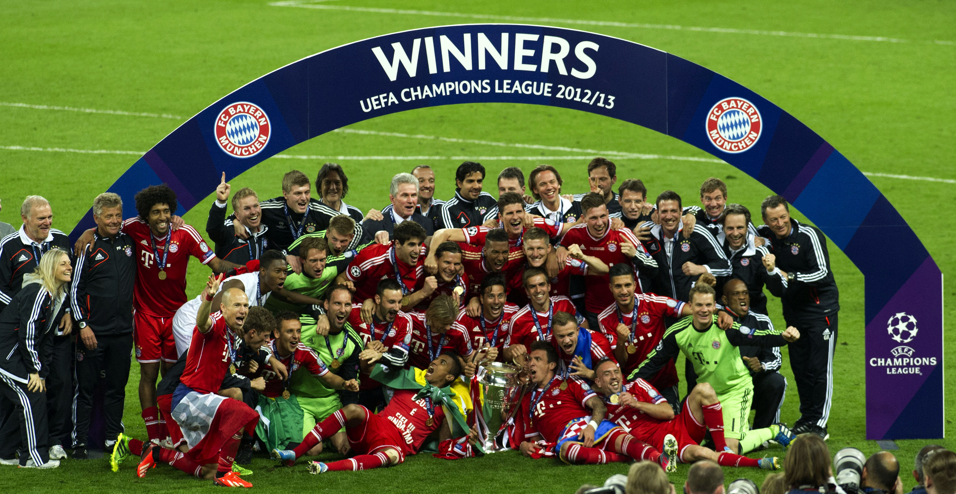 25/05/13 UEFA CHAMPIONS LEAGUE FINAL.BORUSSIA DORTMUND V BAYERN MUNICH (1-2).WEMBLEY - LONDON.Bayern Munich celebrate winning the UEFA Champions League.