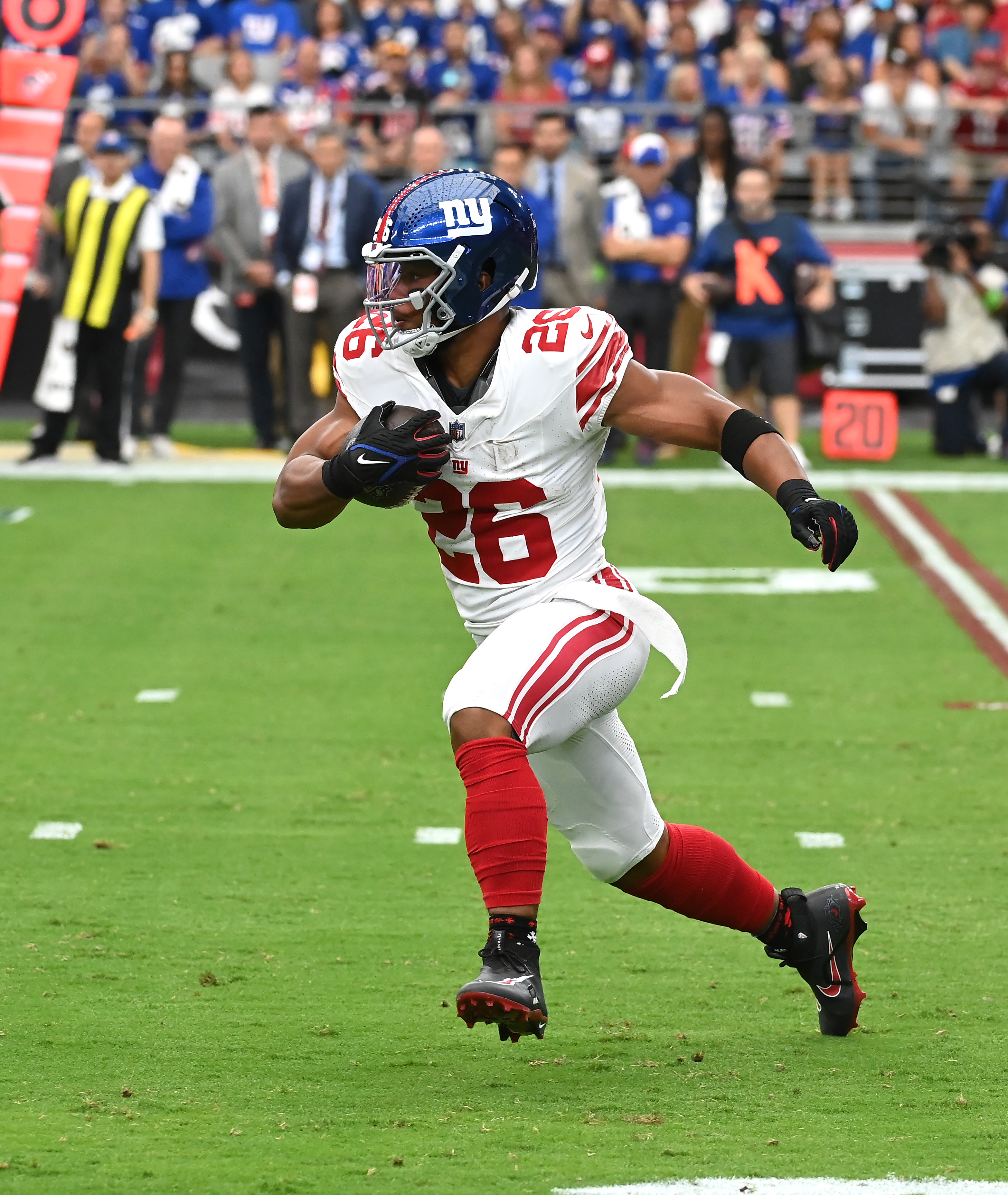 Saquon Barkley #26 of the New York Giants runs with the ball against the Arizona Cardinals at State Farm Stadium on September 17, 2023 in Glendale, Arizona.