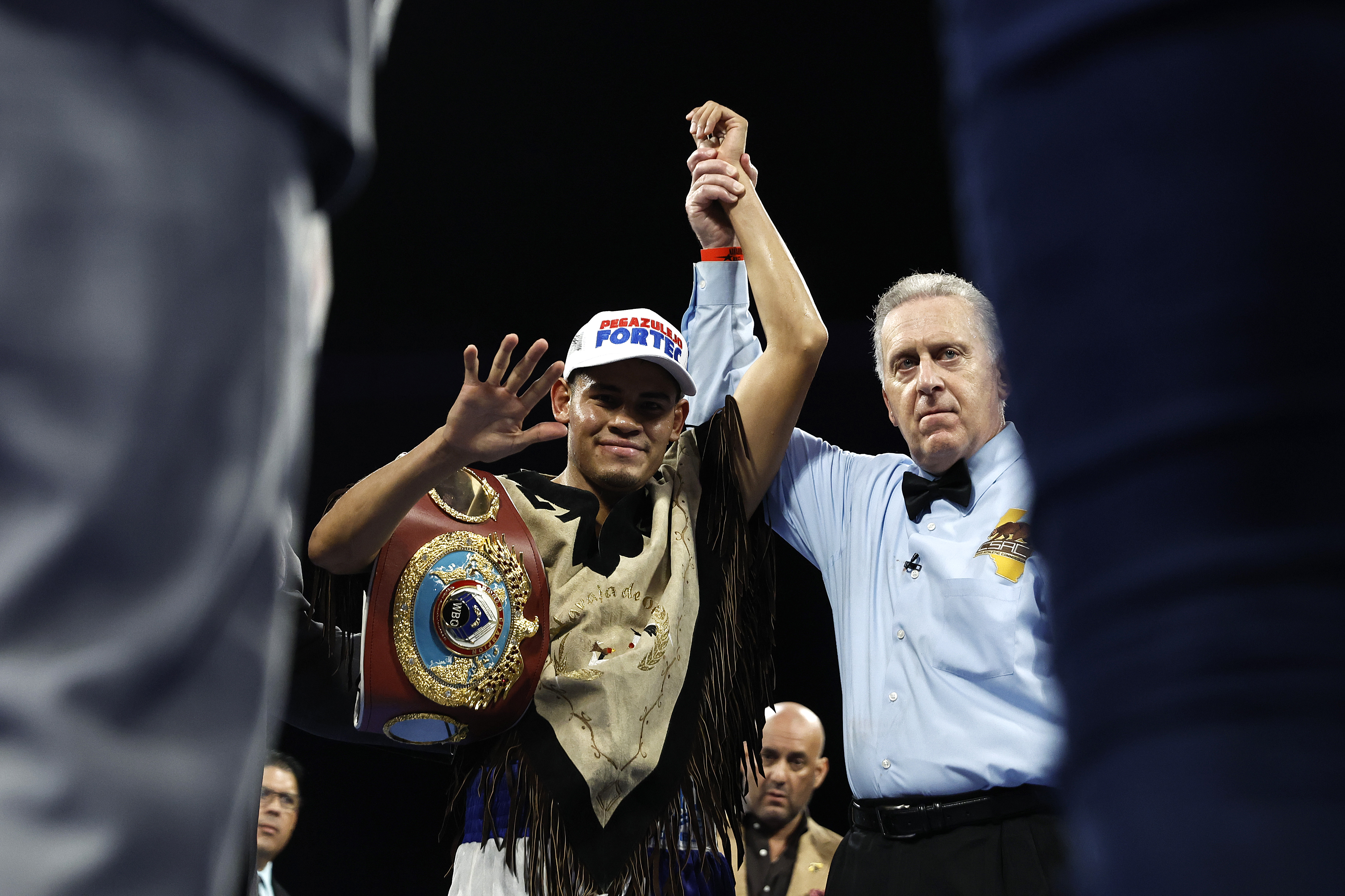 Emanuel Navarrete is now “super champion” for the WBO at 130