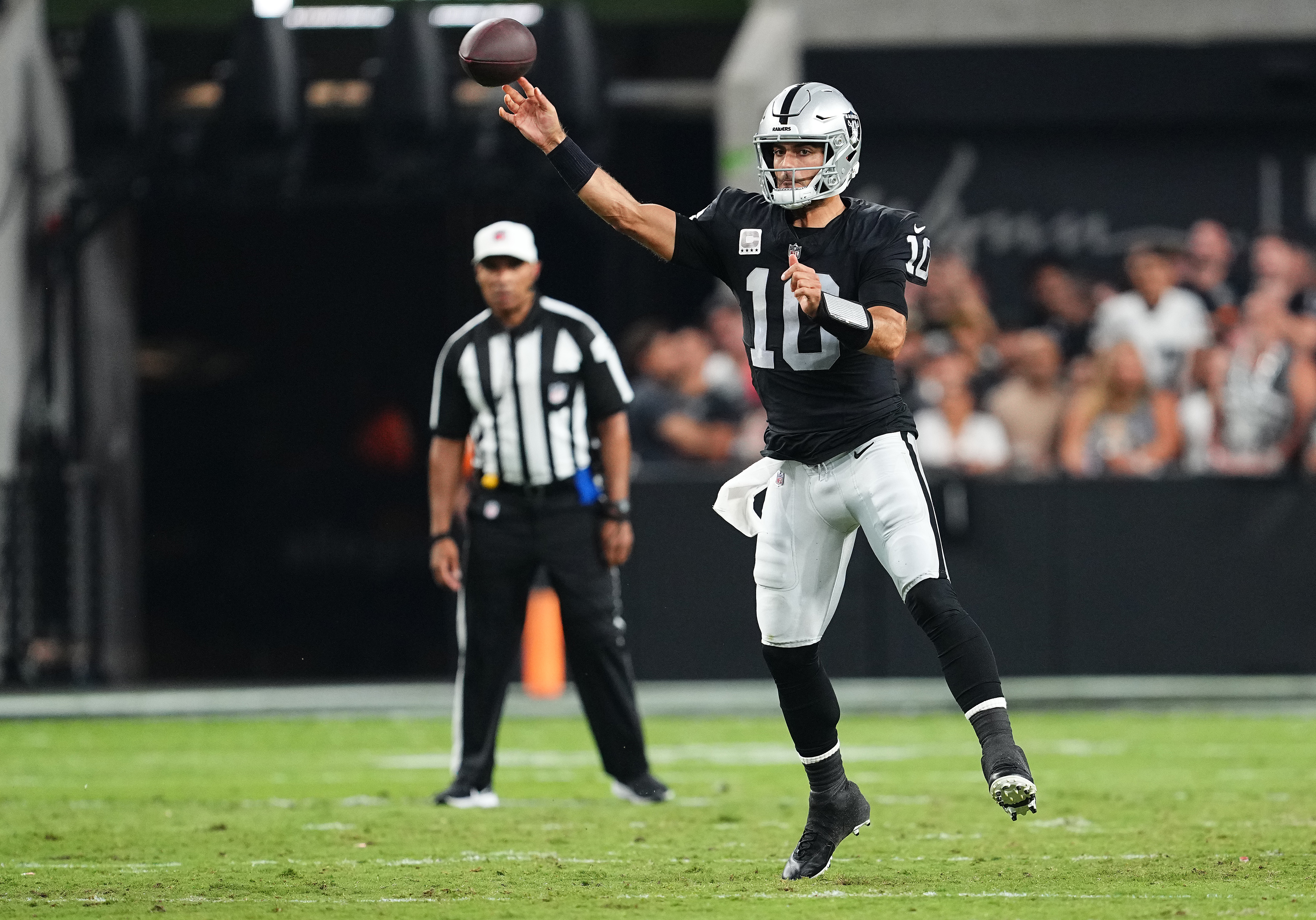 &nbsp;Jimmy Garoppolo #10 of the Las Vegas Raiders throws a pass in the game against the Pittsburgh Steelers during the first quarter at Allegiant Stadium on September 24, 2023 in Las Vegas, Nevada.