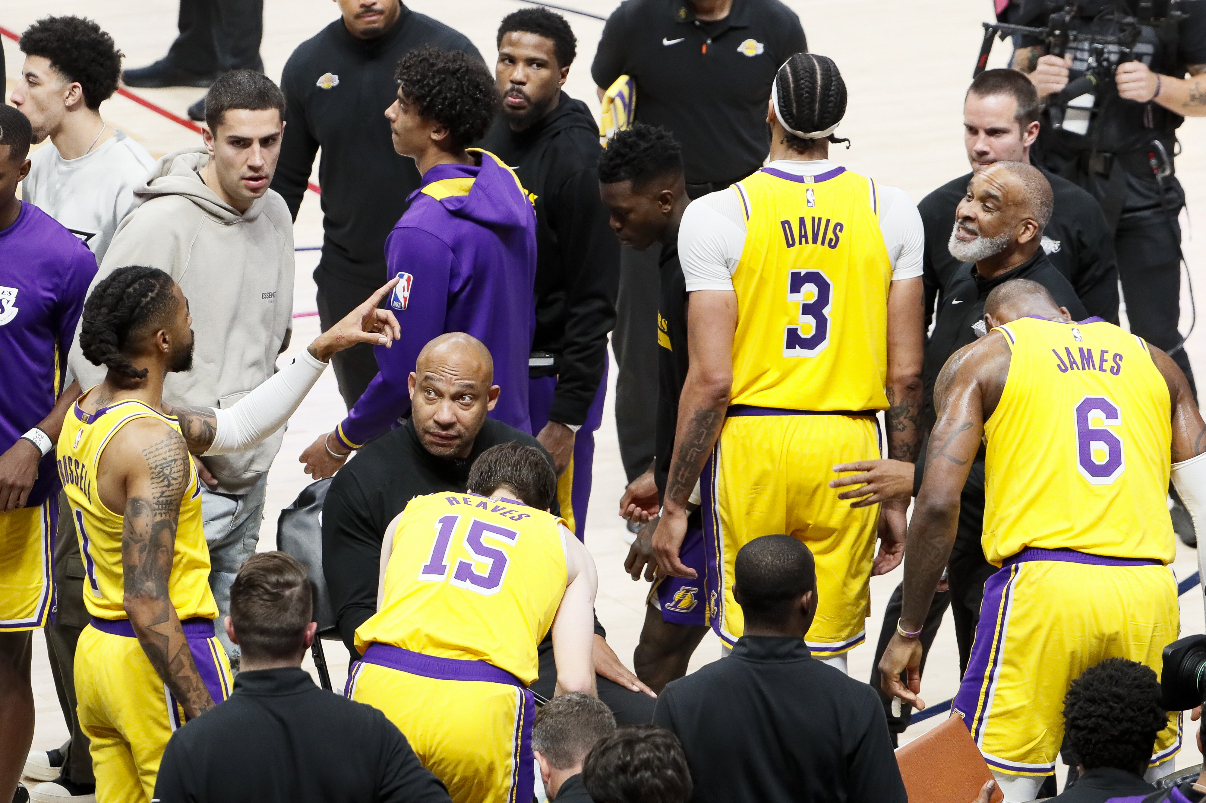 NBA: Lakers vs Nuggets