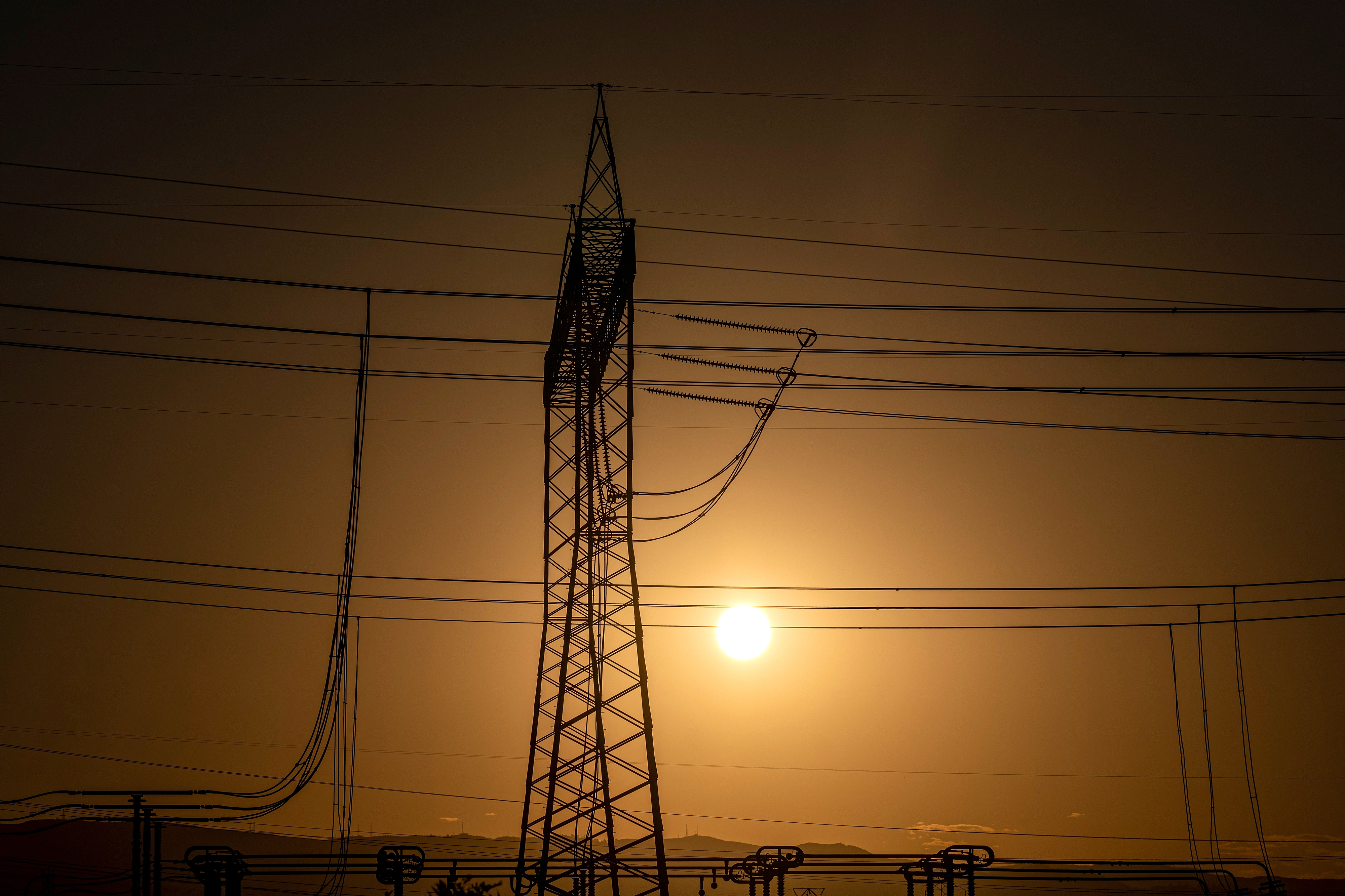 Electrical transmission towers at a Pacific Gas and Electric (PG&amp;E) electrical substation during a heatwave in Vacaville, California, on September 6, 2022.