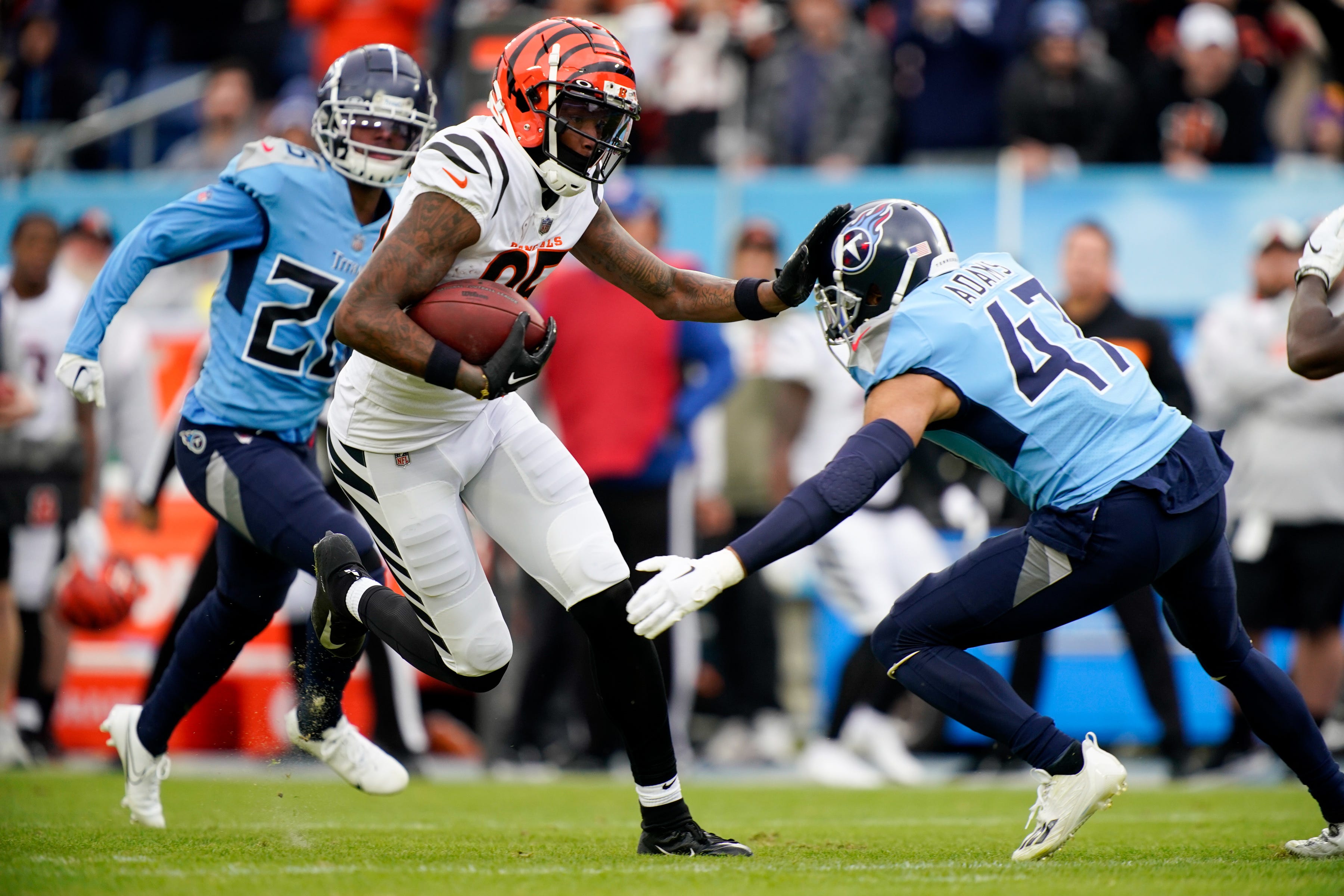 Cincinnati Bengals wide receiver Tee Higgins (85) tries to get round Tennessee Titans safety Andrew Adams (47) as they face off during the first quarter at Nissan Stadium&nbsp;
