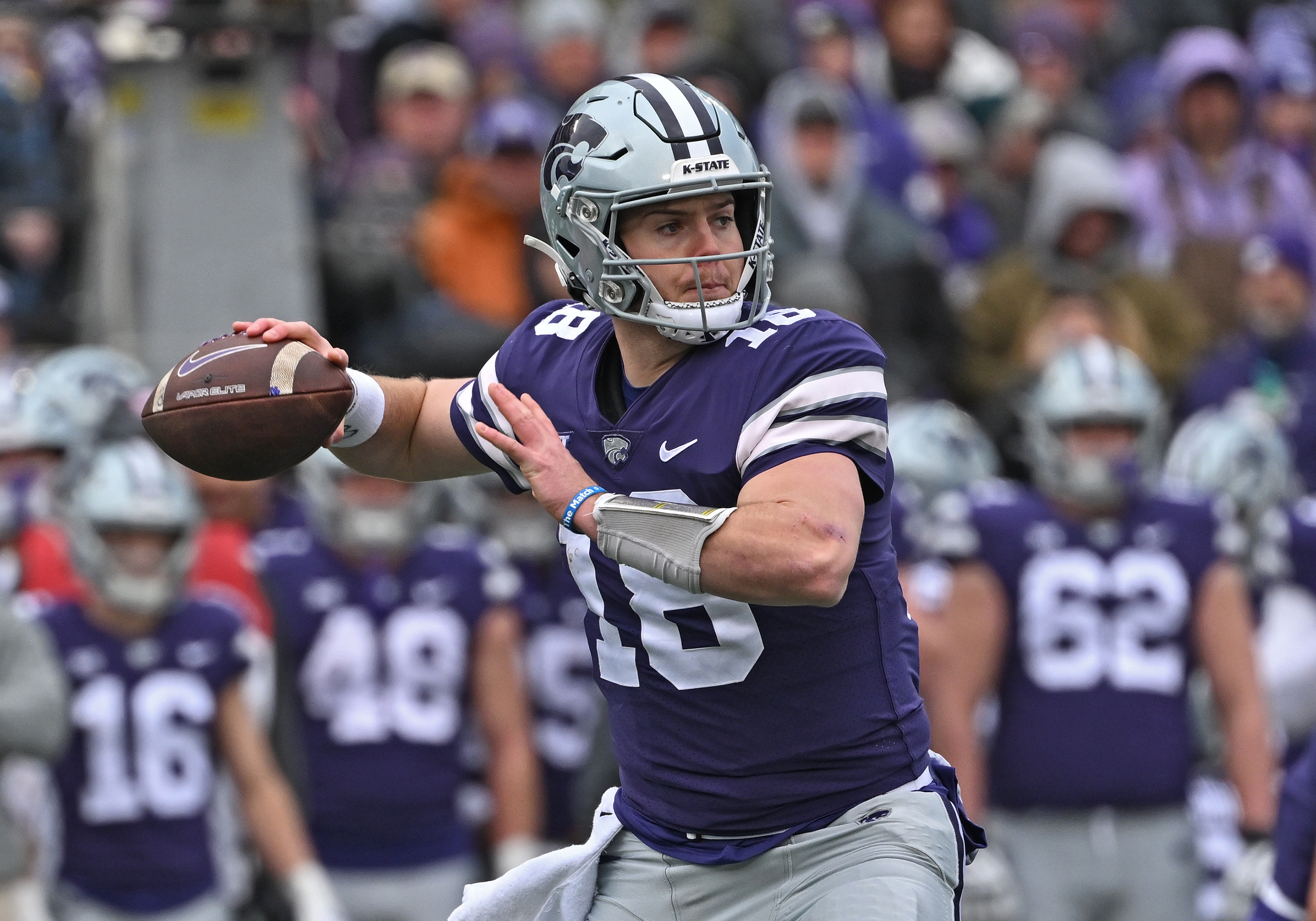 MANHATTAN, KS - OCTOBER 28: Quarterback Will Howard #18 of the Kansas State Wildcats throws a pass against the Houston Cougars during the first half at Bill Snyder Family Football Stadium on October 28, 2023 in Manhattan, Kansas.