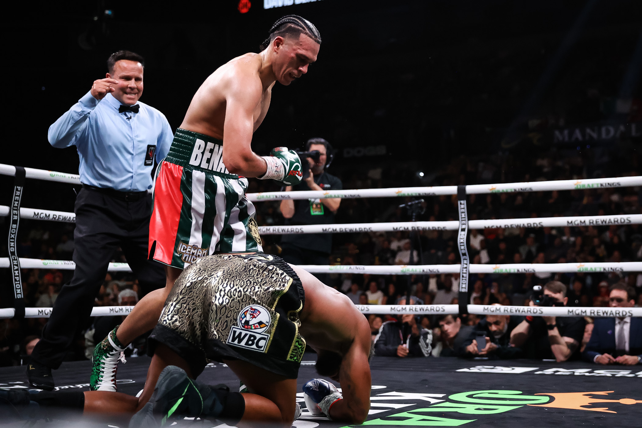 David Benavidez knocks down Demetrius Andrade during their fight