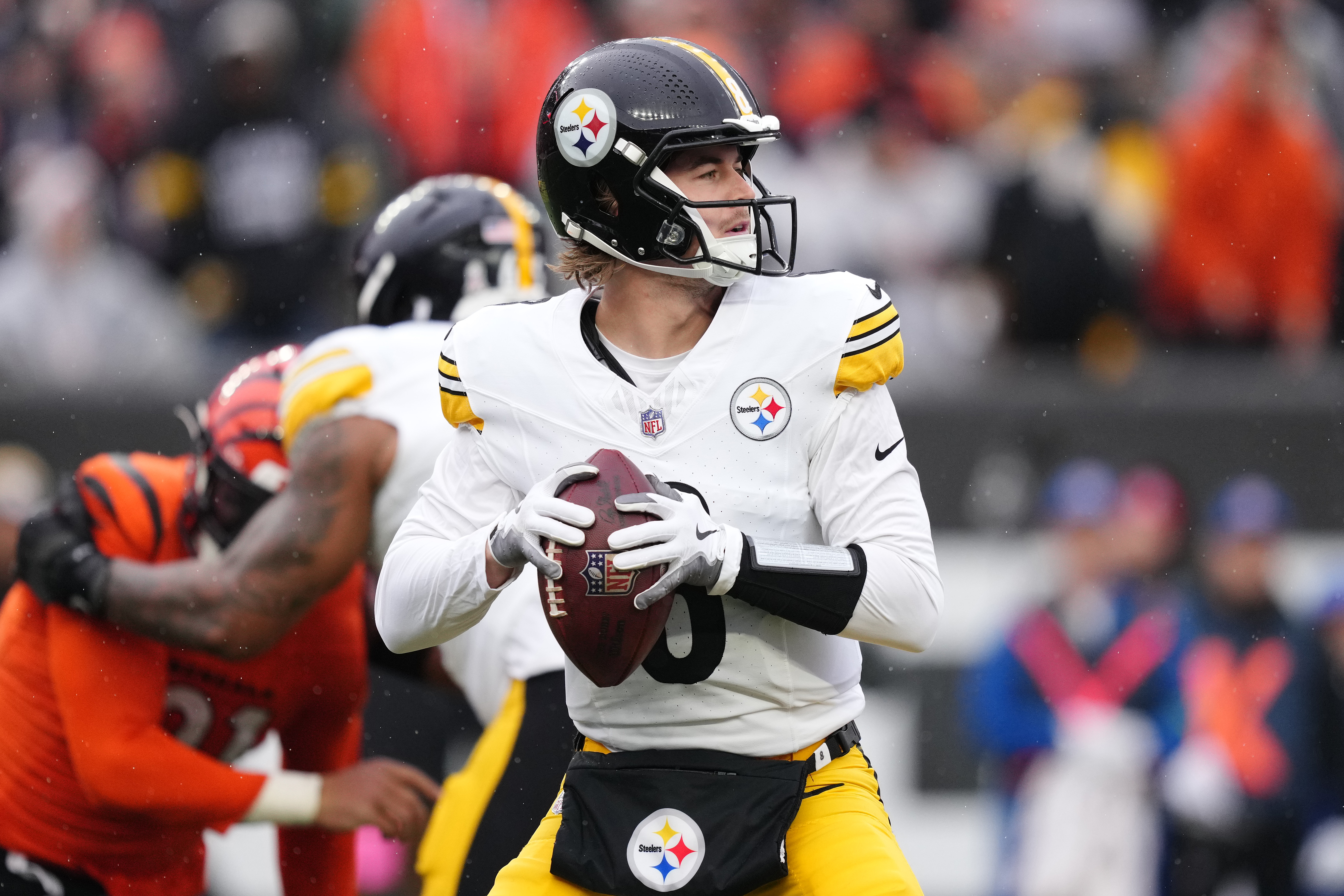 Kenny Pickett #8 of the Pittsburgh Steelers looks to pass during the first quarter of a game against the Cincinnati Bengals at Paycor Stadium on November 26, 2023 in Cincinnati, Ohio.