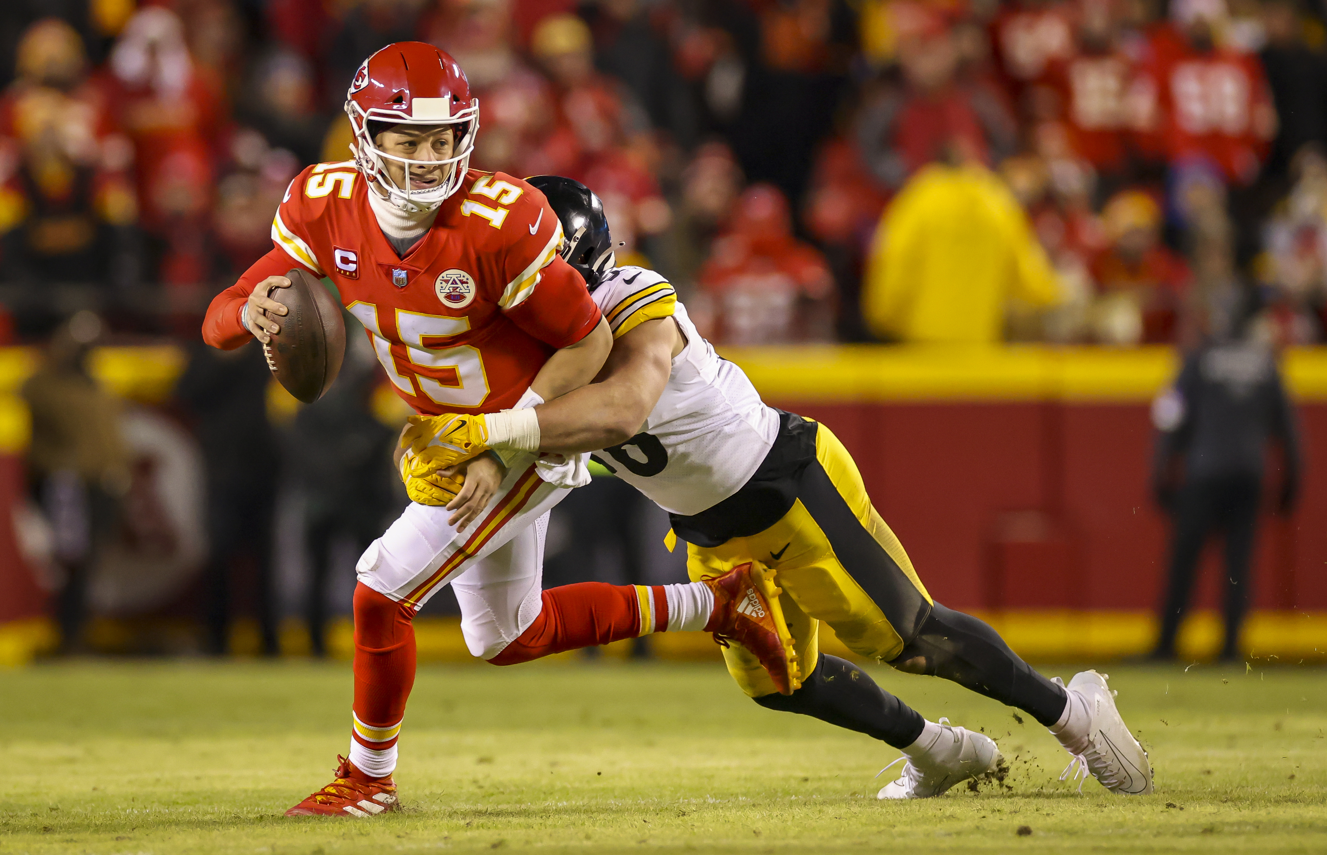 Alex Highsmith #56 of the Pittsburgh Steelers sacks Patrick Mahomes #15 of the Kansas City Chiefs for a loss during the first quarter of the AFC Wild Card Playoff game at Arrowhead Stadium on January 16, 2022 in Kansas City, Missouri.