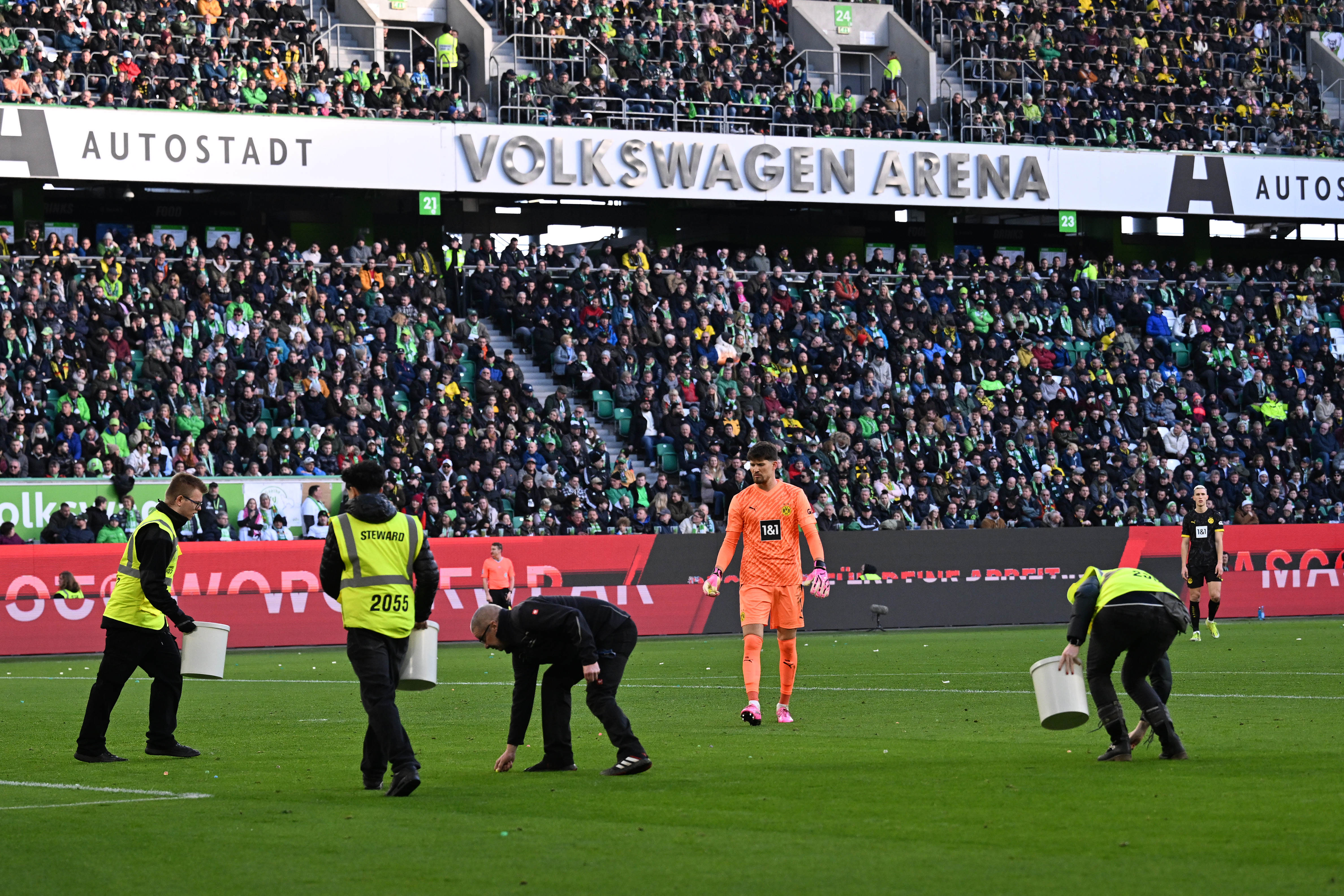 VfL Wolfsburg v Borussia Dortmund - Bundesliga